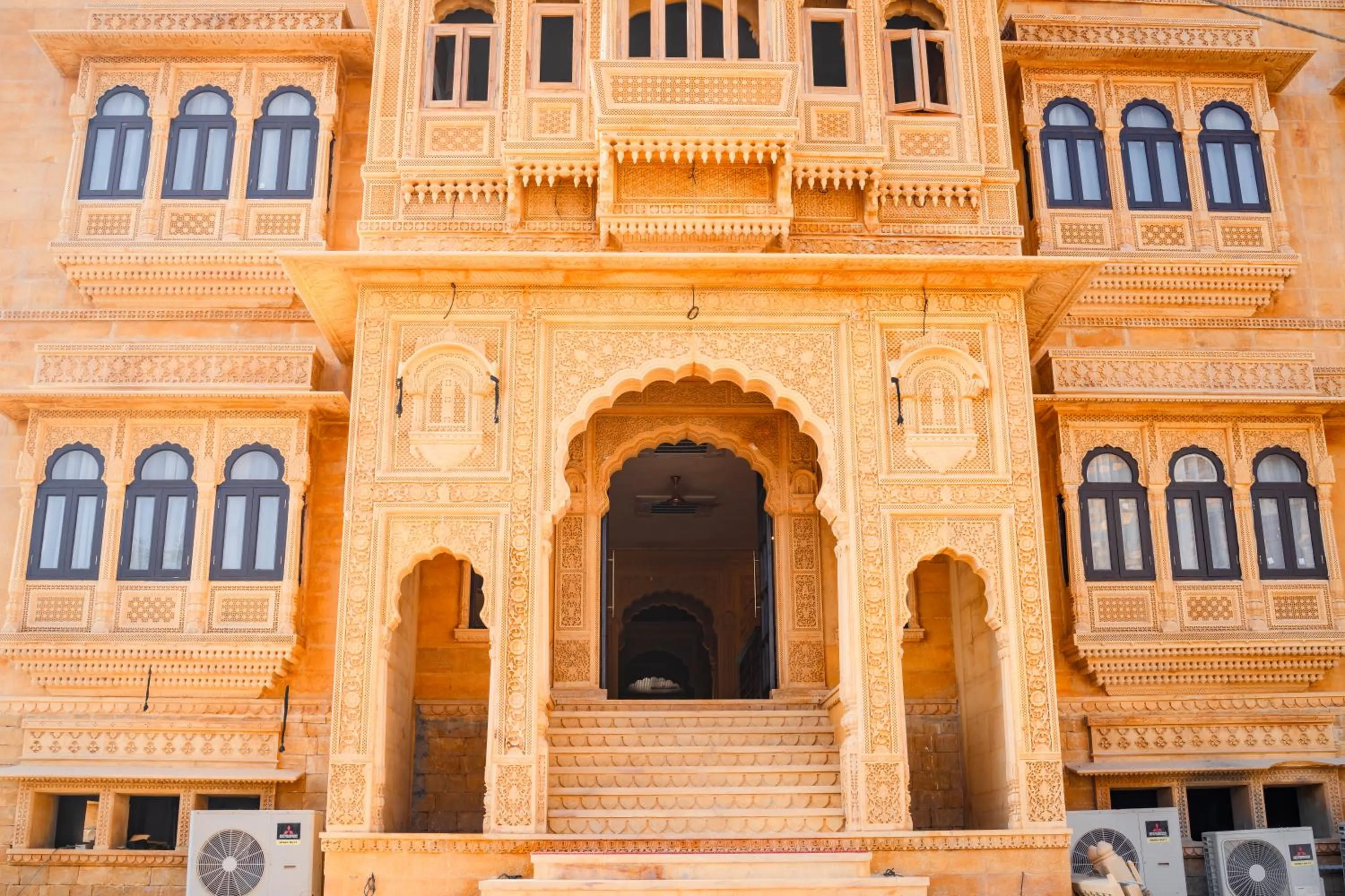 Facade/entrance in Hotel Durjay Garh