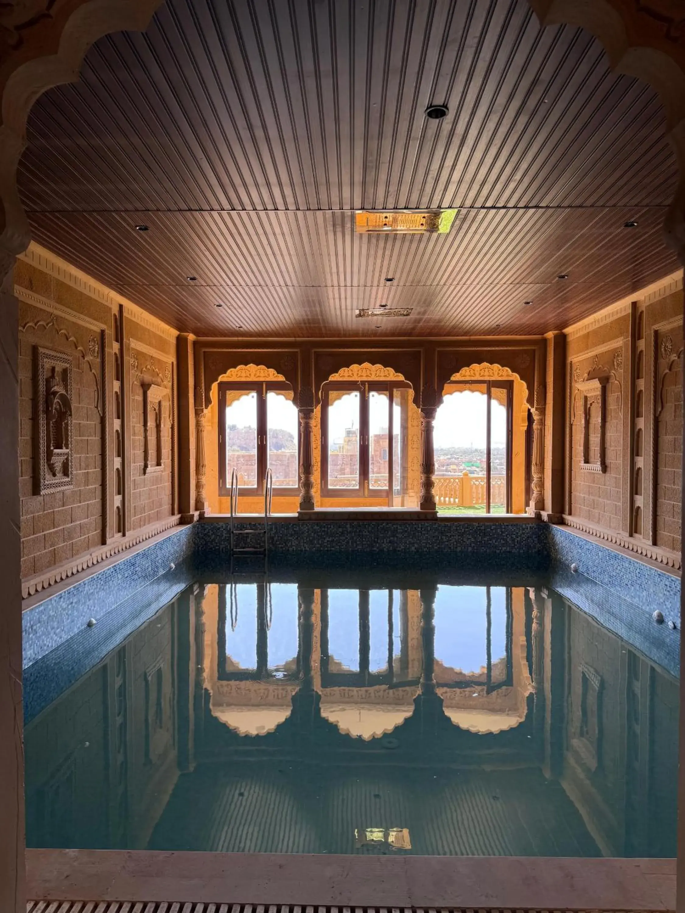 Swimming pool in Hotel Durjay Garh Swimming pool in Hotel Durjay Garh