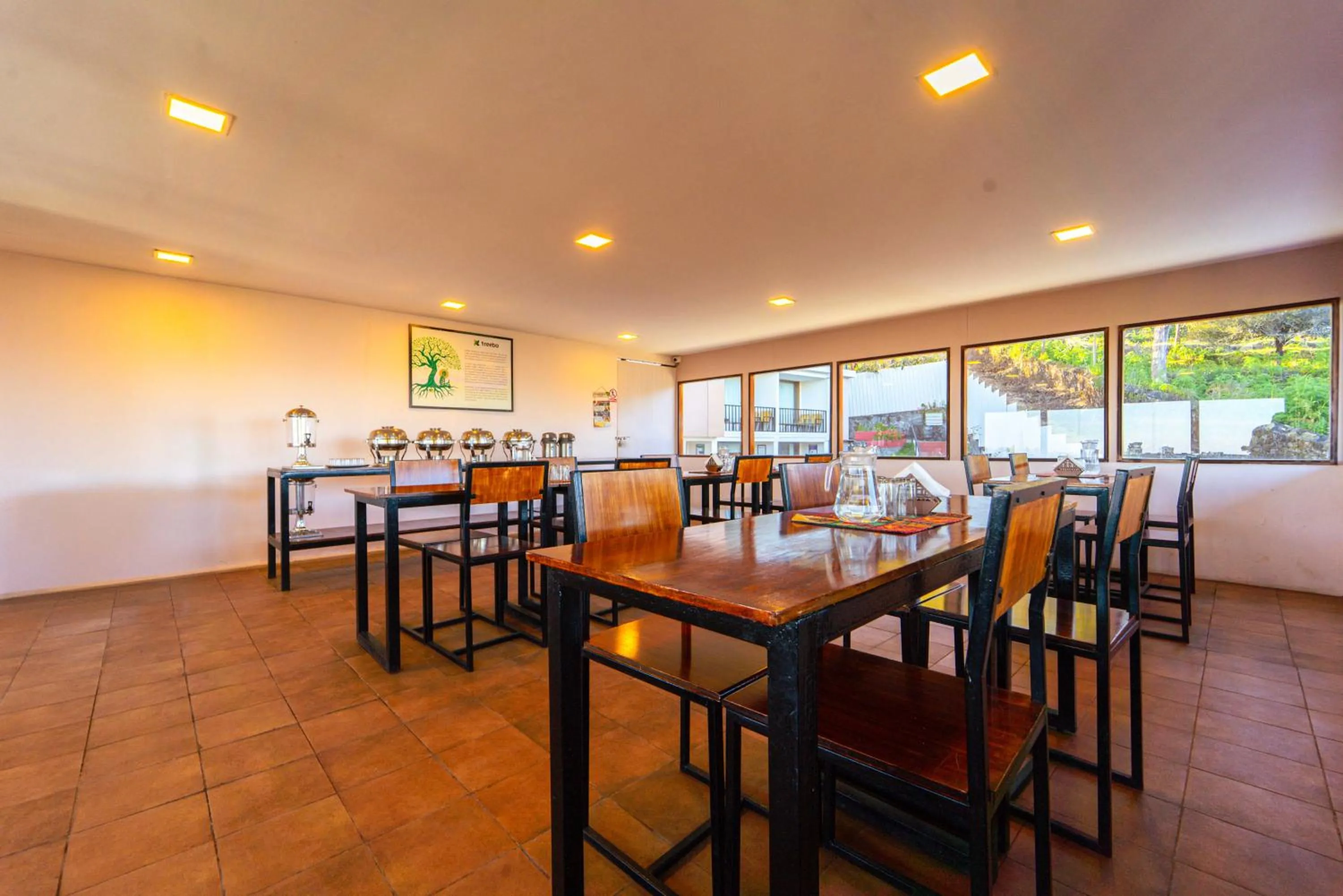 Restaurant/places to eat in Treebo Tranquil Heights With Scenic View