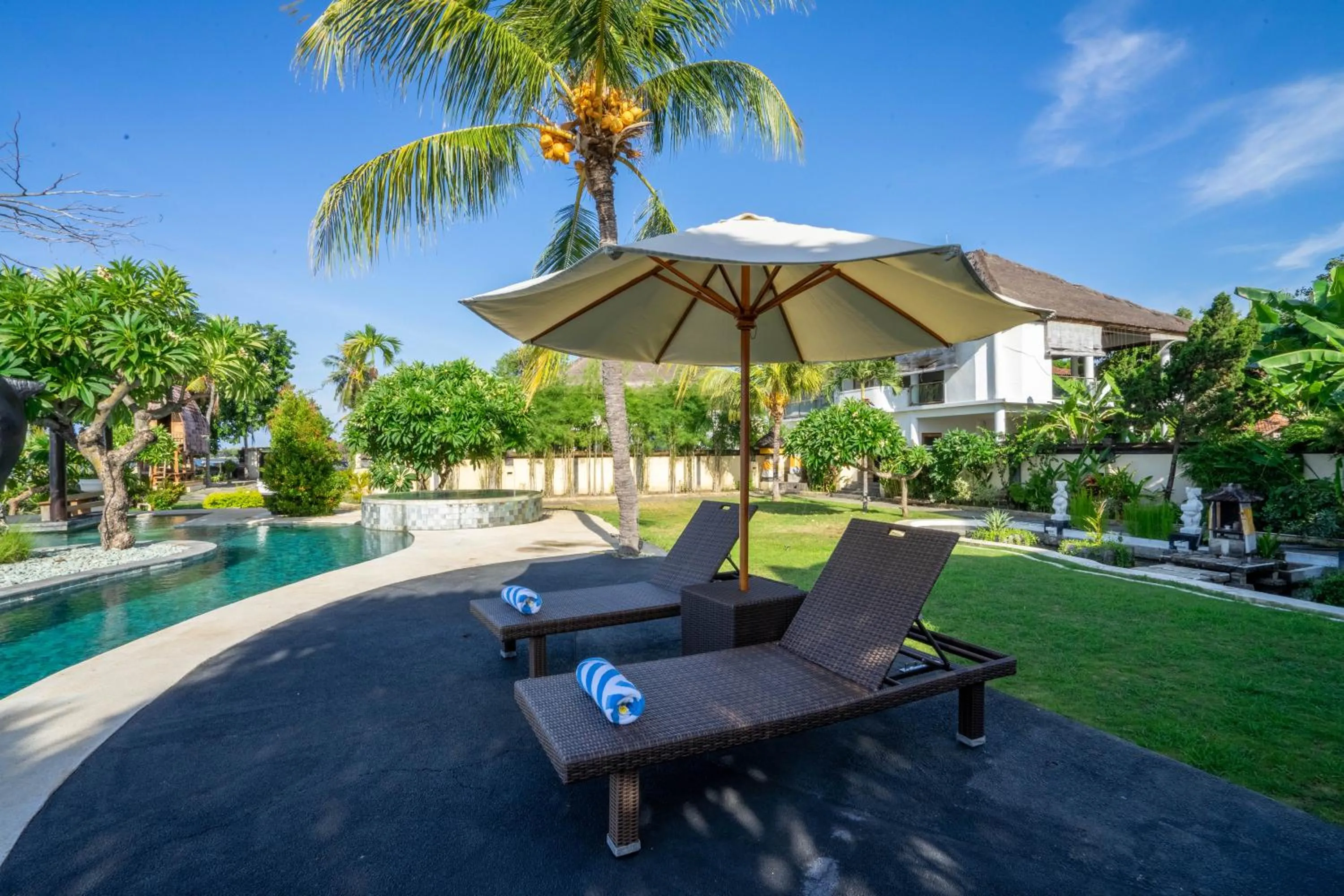 Lawira Beachfront Villa Lovina