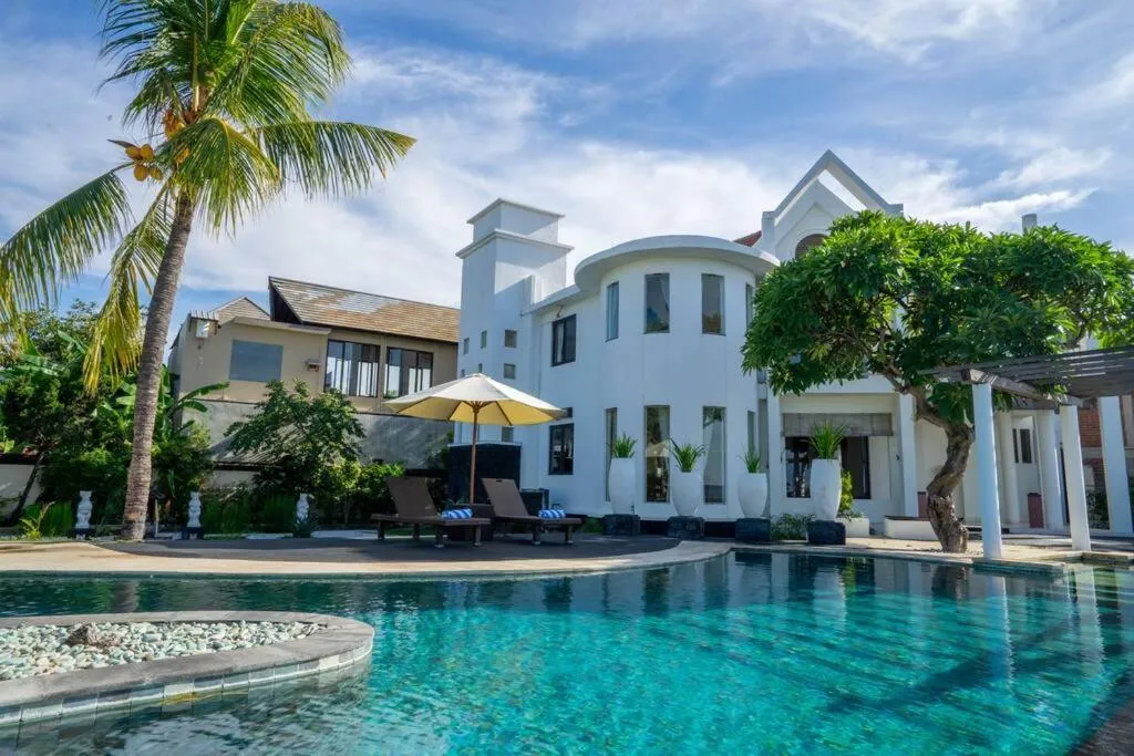 Lawira Beachfront Villa Lovina
