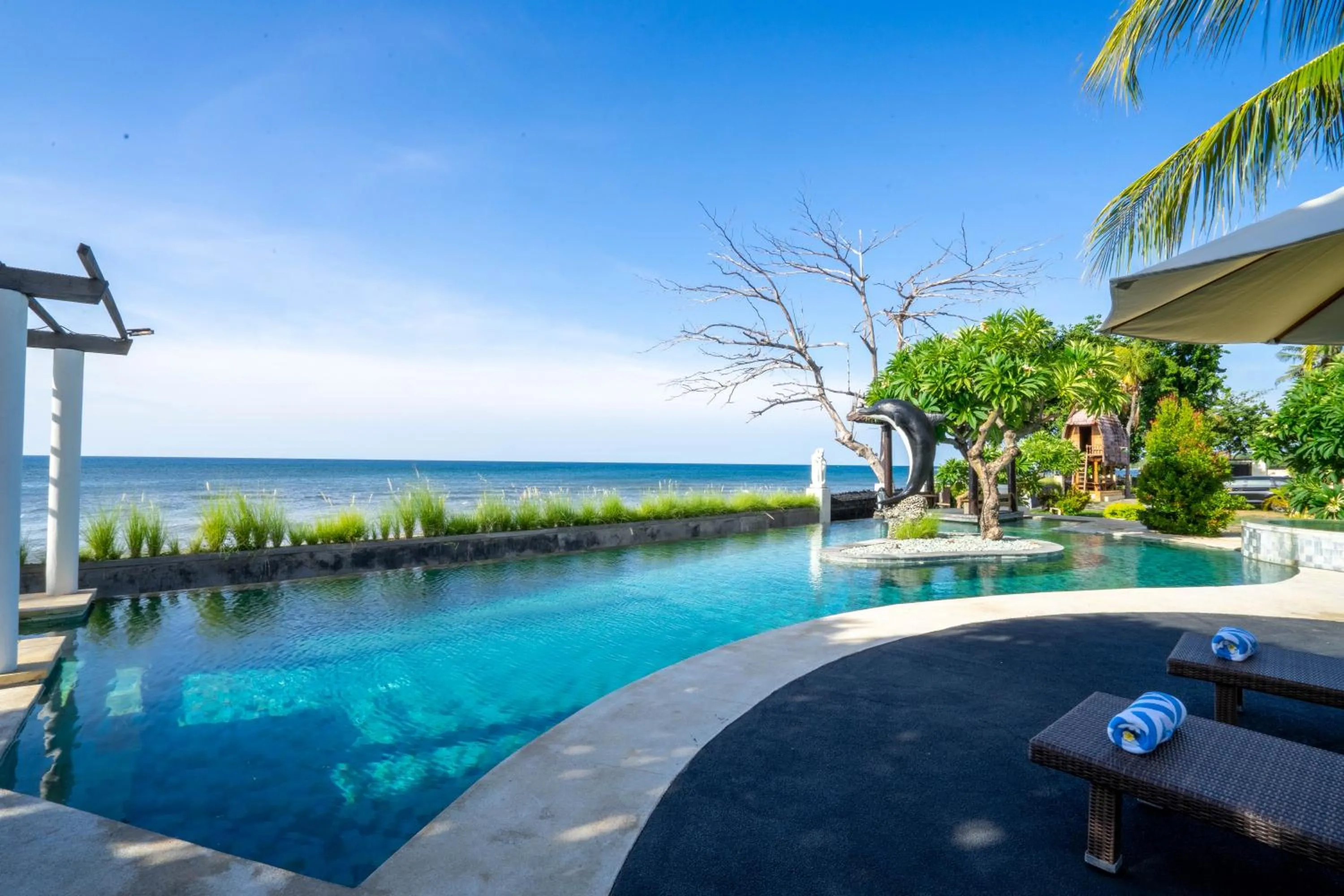 Lawira Beachfront Villa Lovina