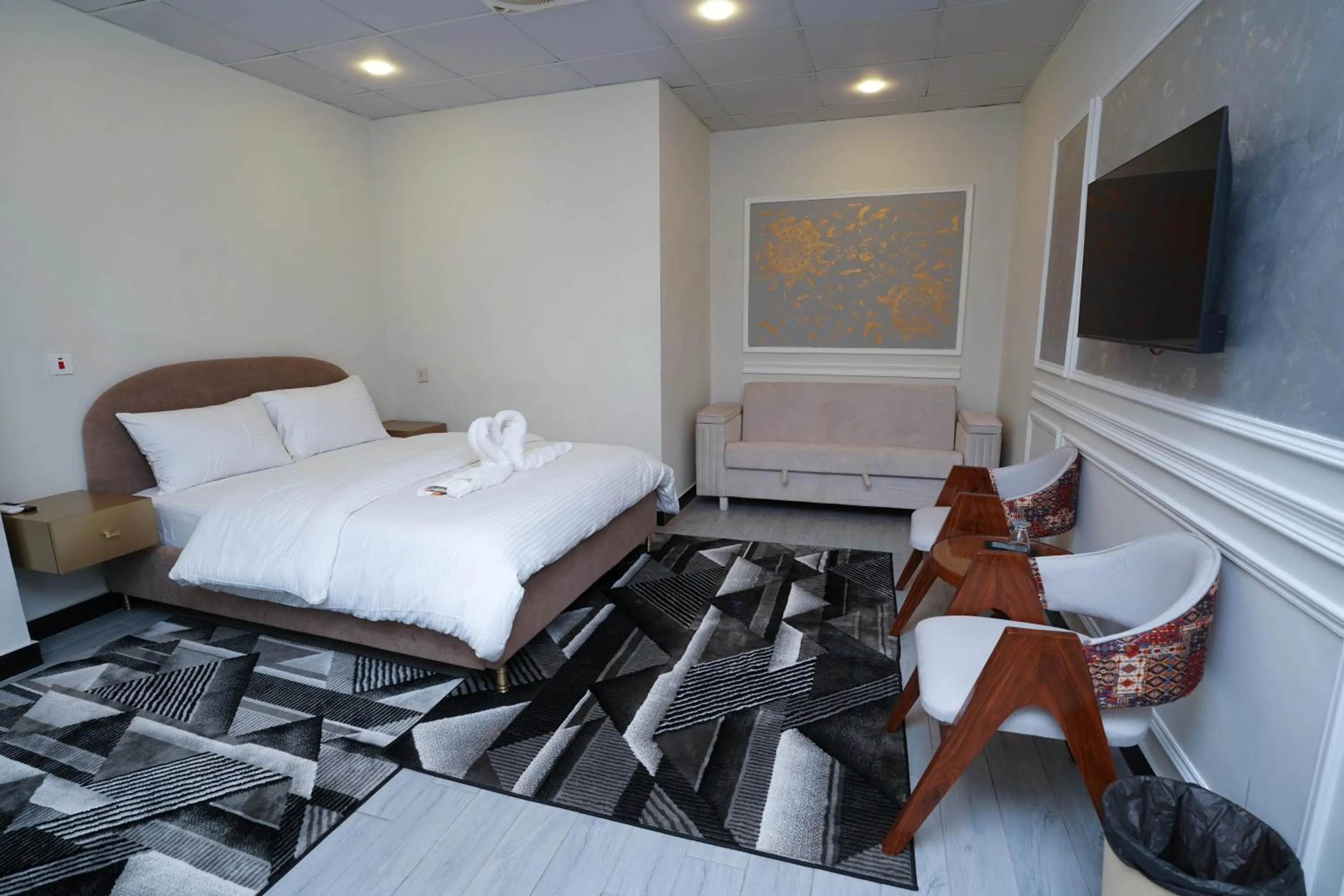 Photo of the whole room, Bed in Luxvill Hotel