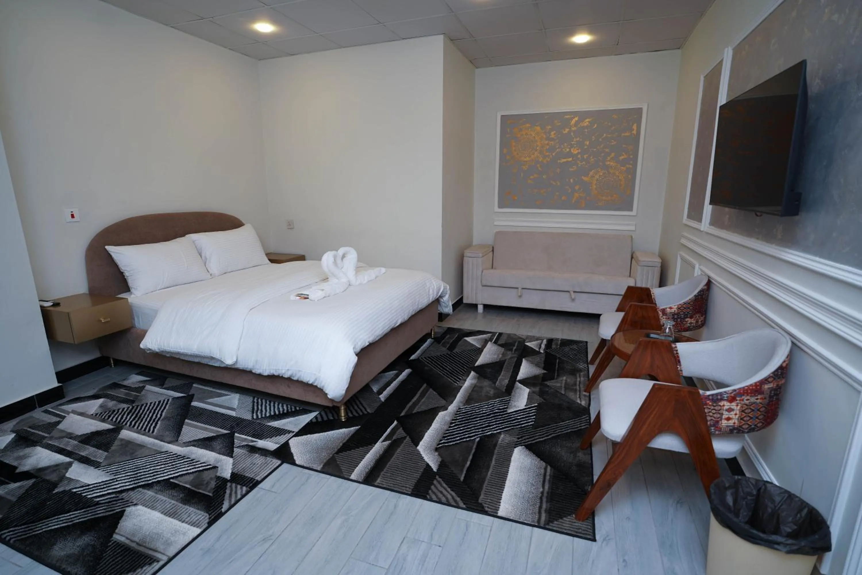 Photo of the whole room, Bed in Luxvill Hotel