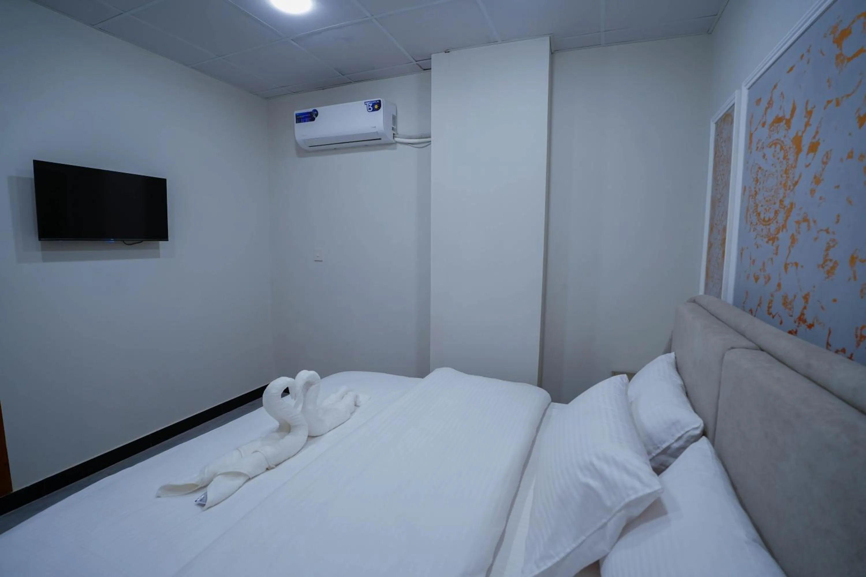 TV and multimedia, Bed in Luxvill Hotel