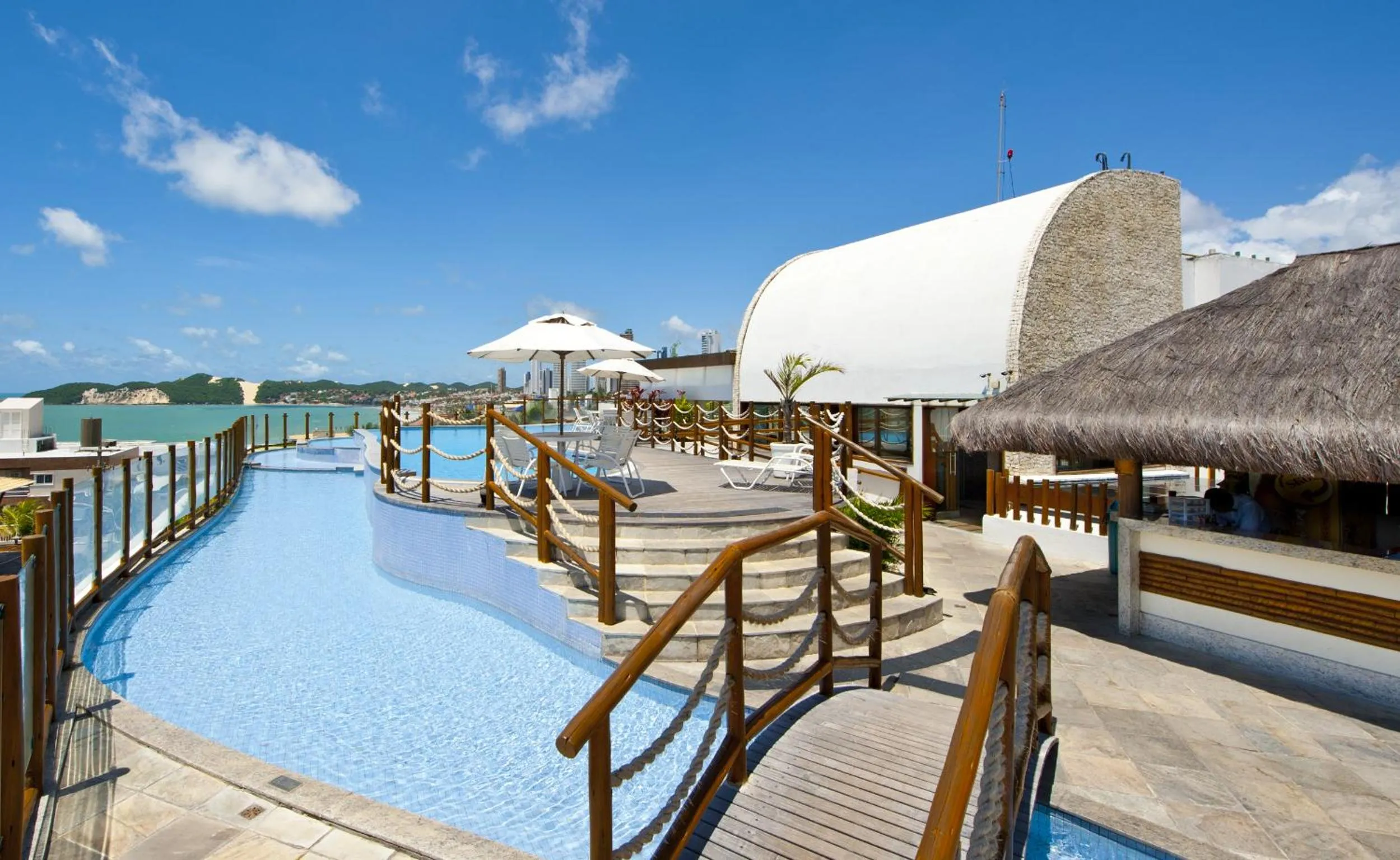 Swimming pool in Pontalmar Praia Hotel