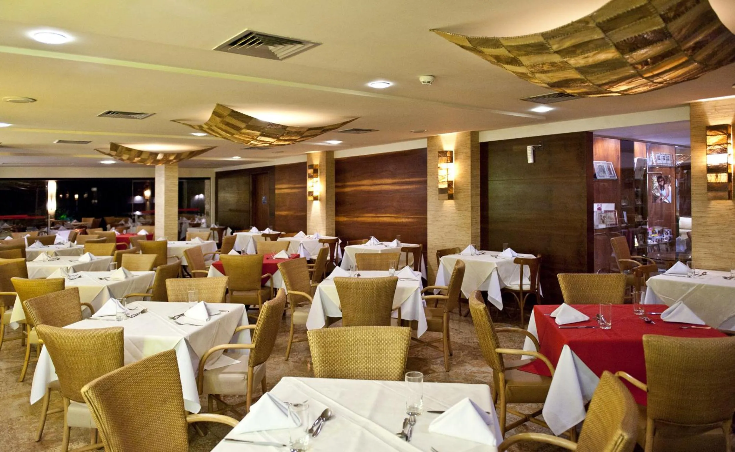 Restaurant/places to eat in Pontalmar Praia Hotel