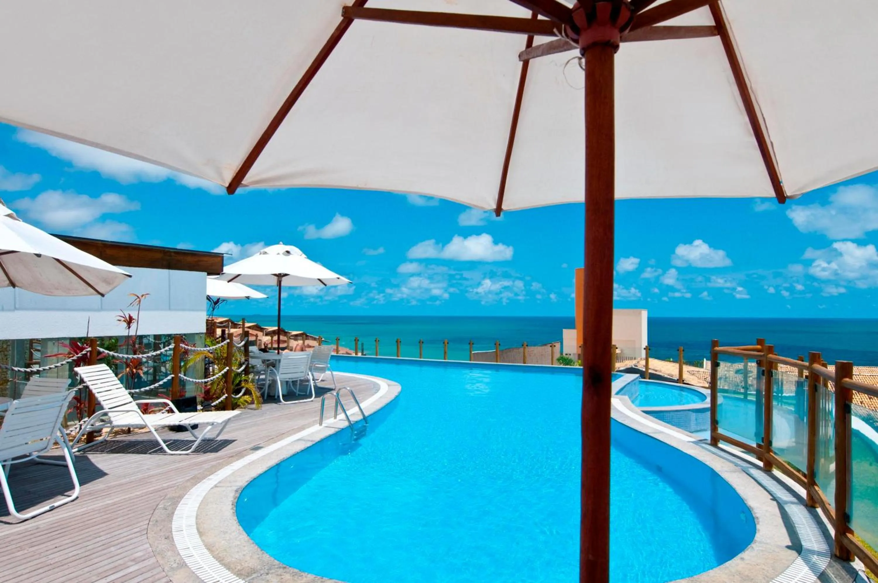 Swimming pool in Pontalmar Praia Hotel