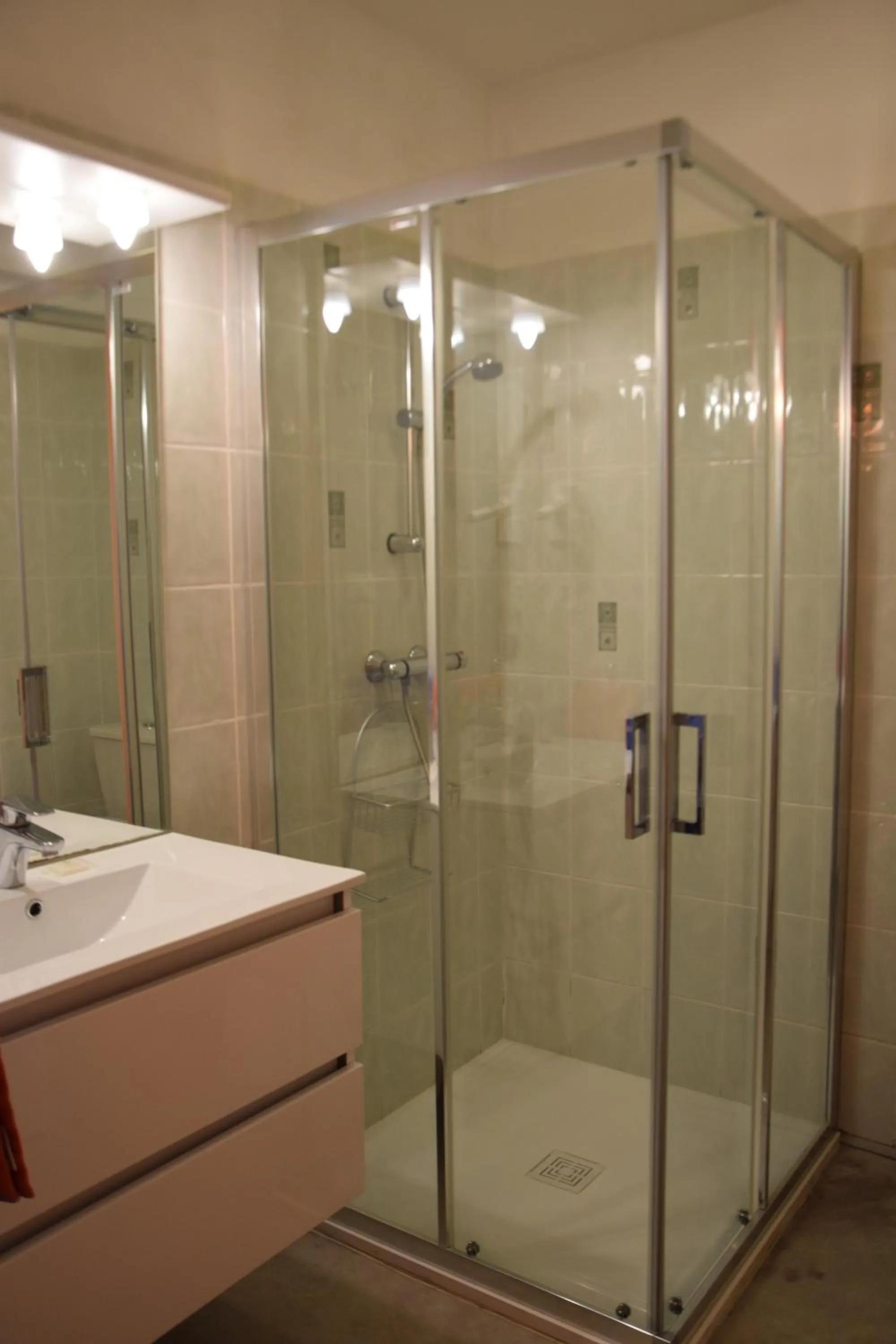 Bathroom in Chambres d'Hôtes L'Orée des Bois