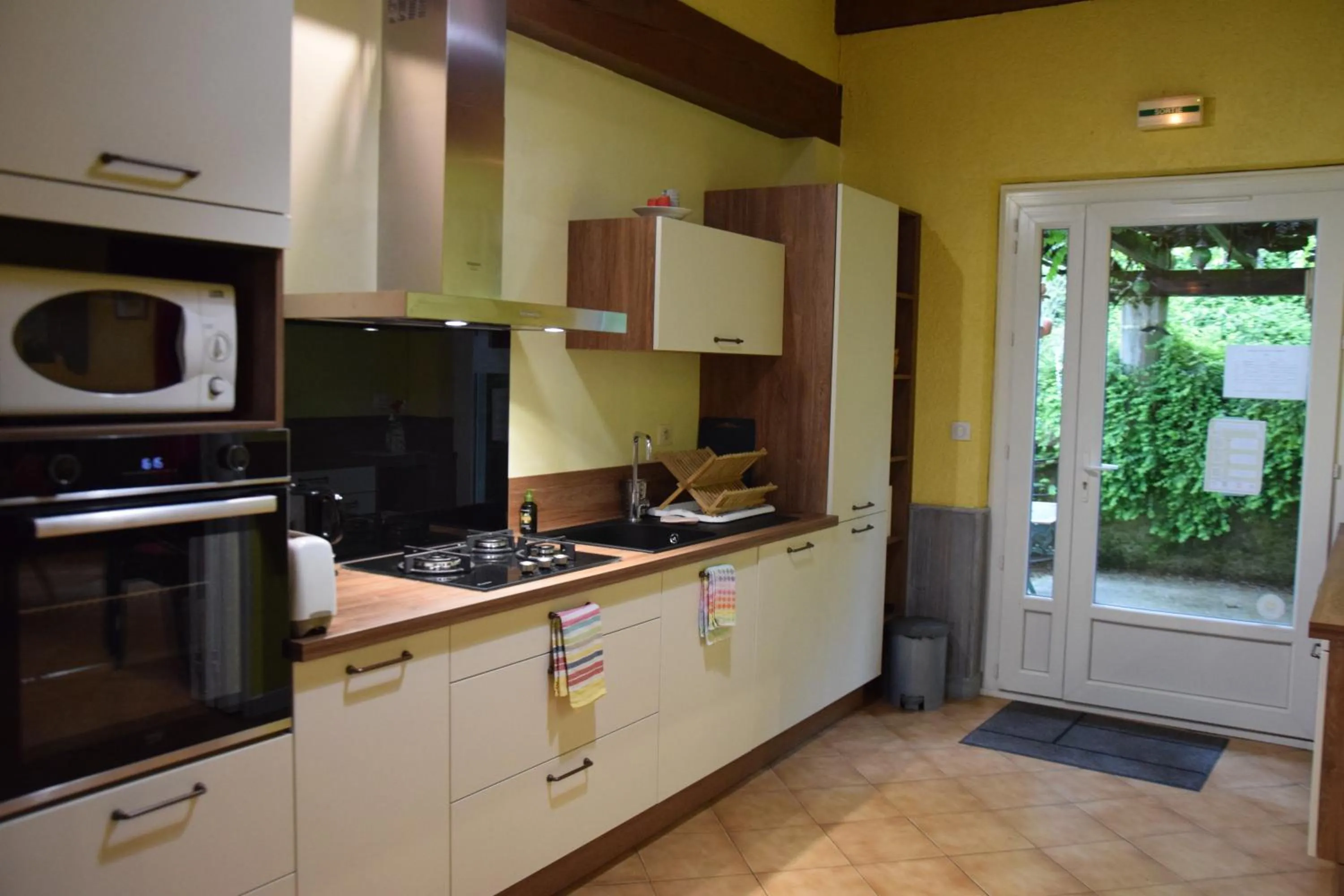 Kitchen or kitchenette in Chambres d'Hôtes L'Orée des Bois
