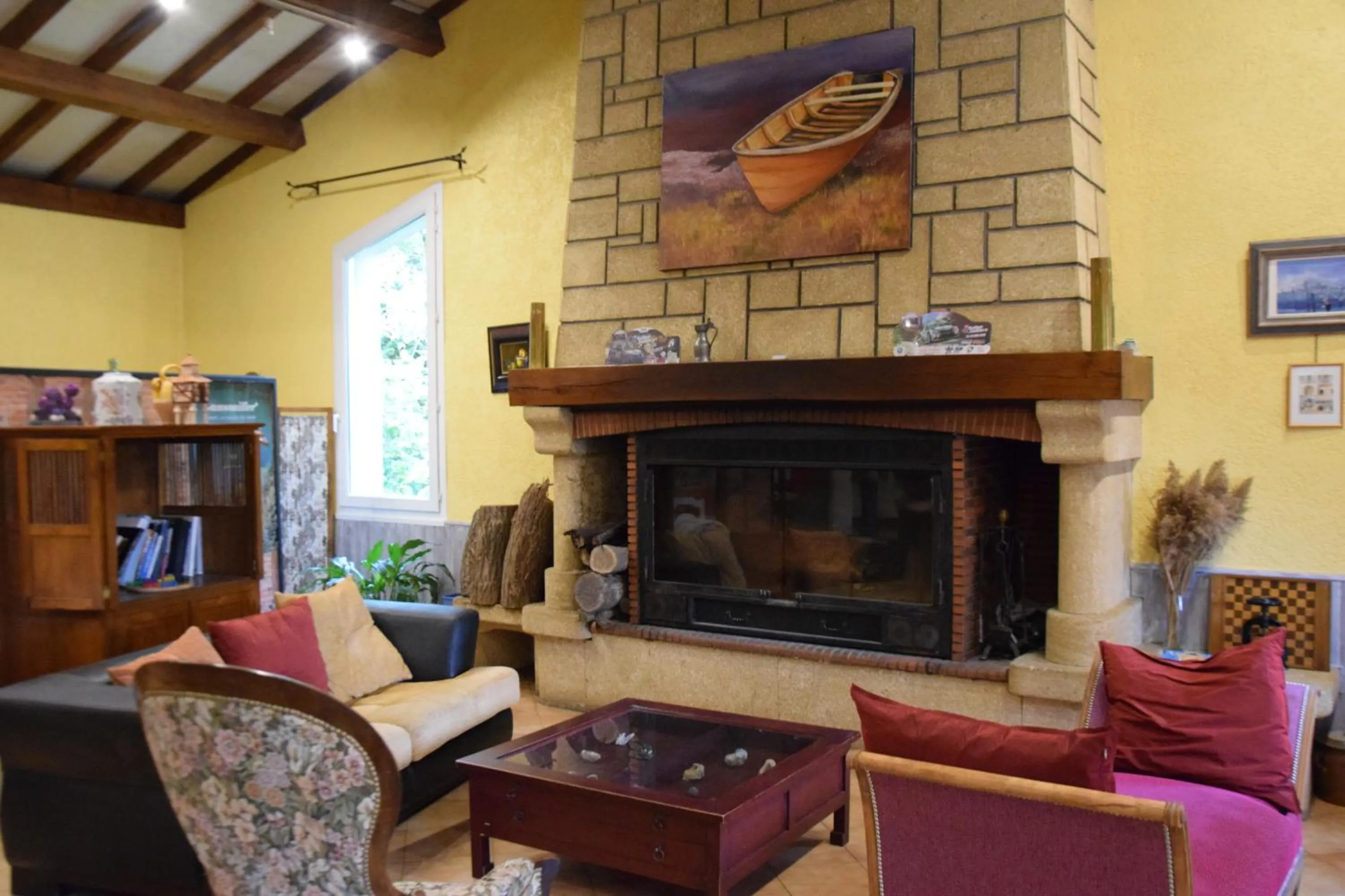 fireplace in Chambres d'Hôtes L'Orée des Bois