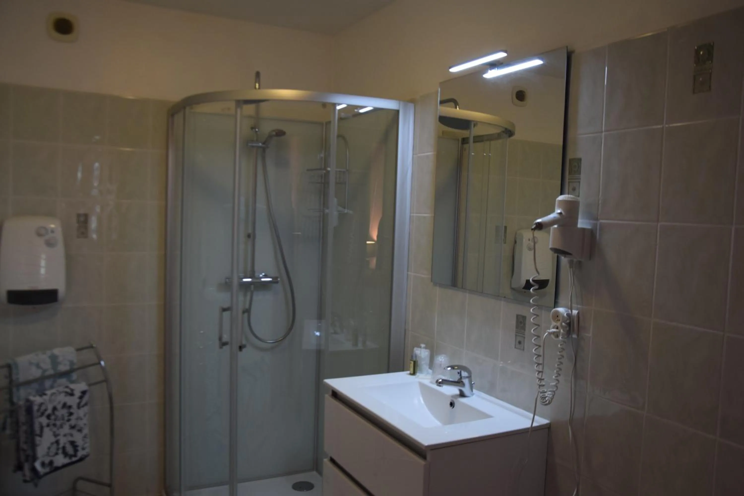 Shower in Chambres d'Hôtes L'Orée des Bois