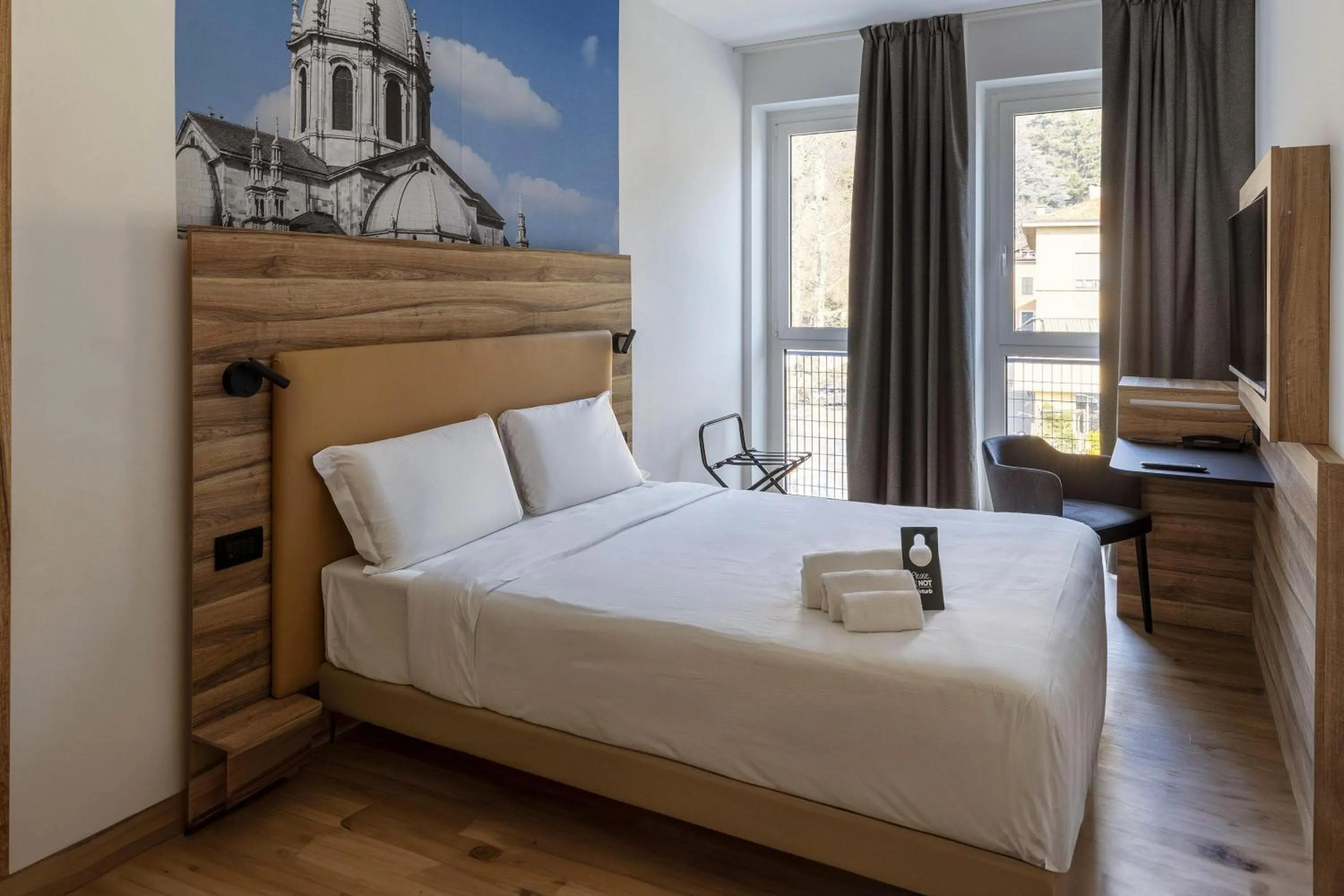 Photo of the whole room, Bed in B&B HOTEL Como Baradello