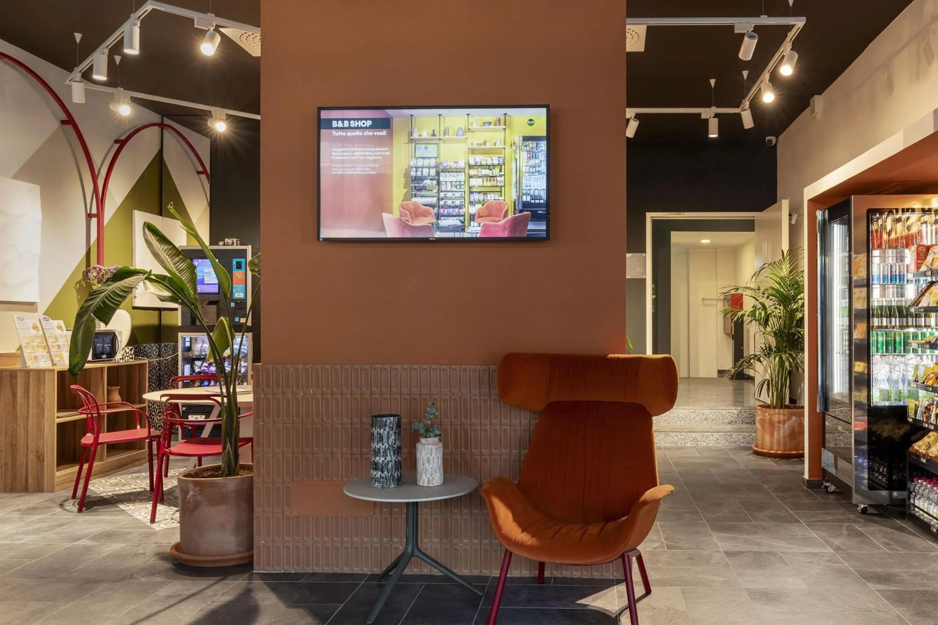 Lobby or reception in B&B HOTEL Como Baradello