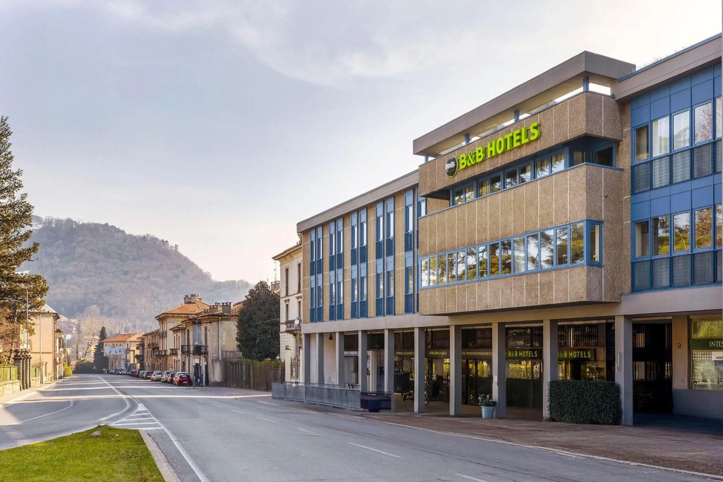 Property building in B&B HOTEL Como Baradello