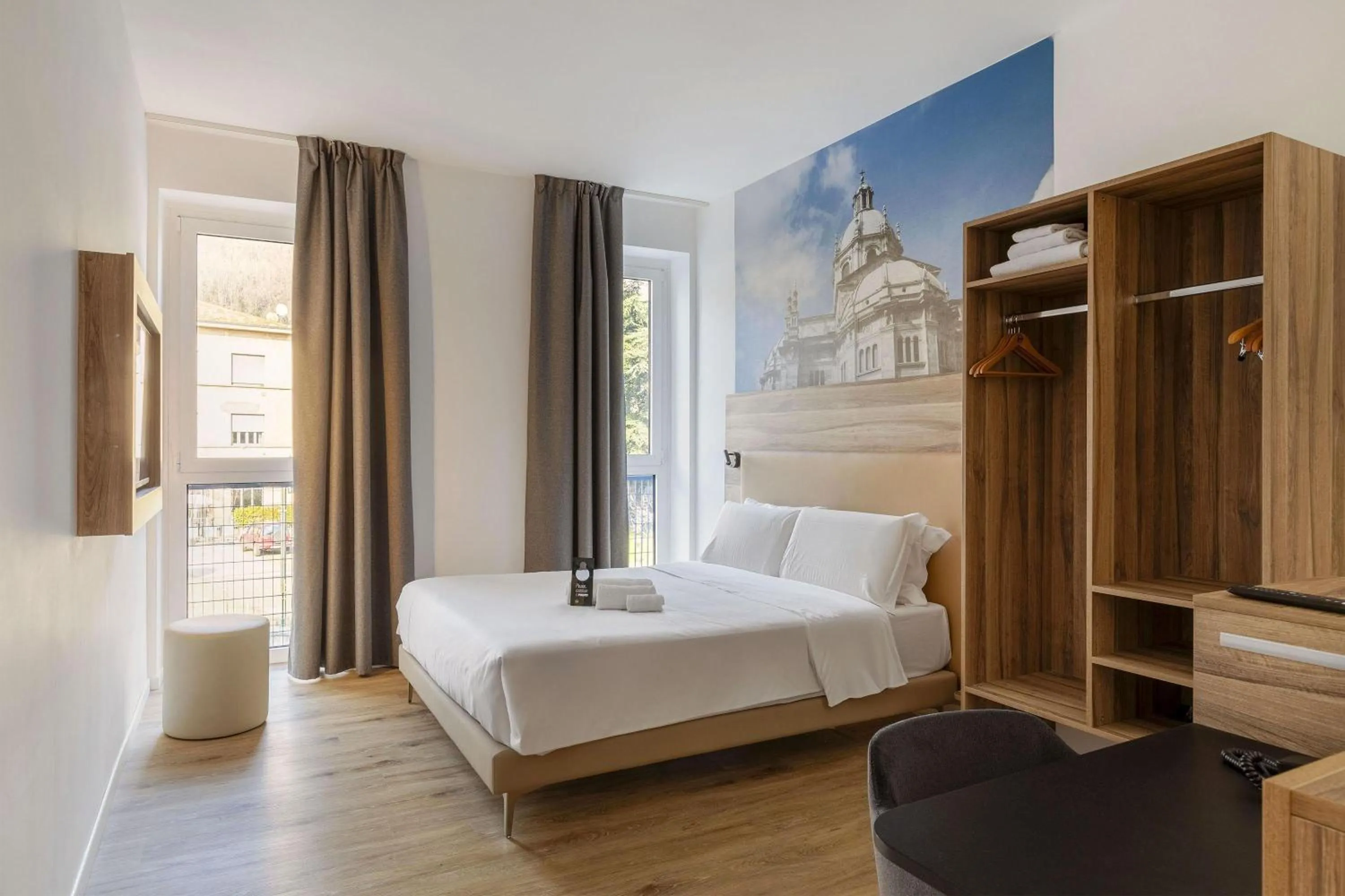 Photo of the whole room, Bed in B&B HOTEL Como Baradello