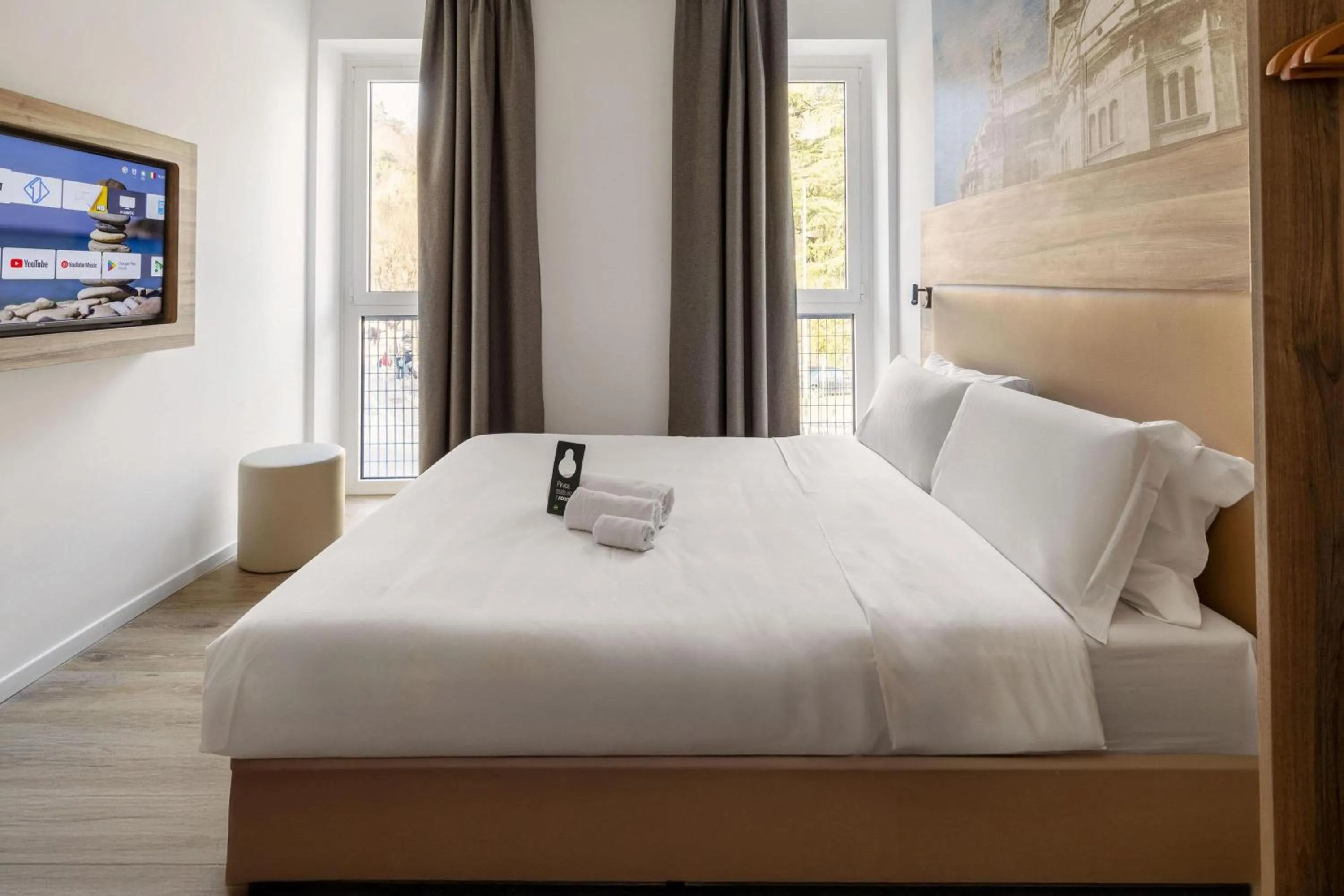 Photo of the whole room, Bed in B&B HOTEL Como Baradello