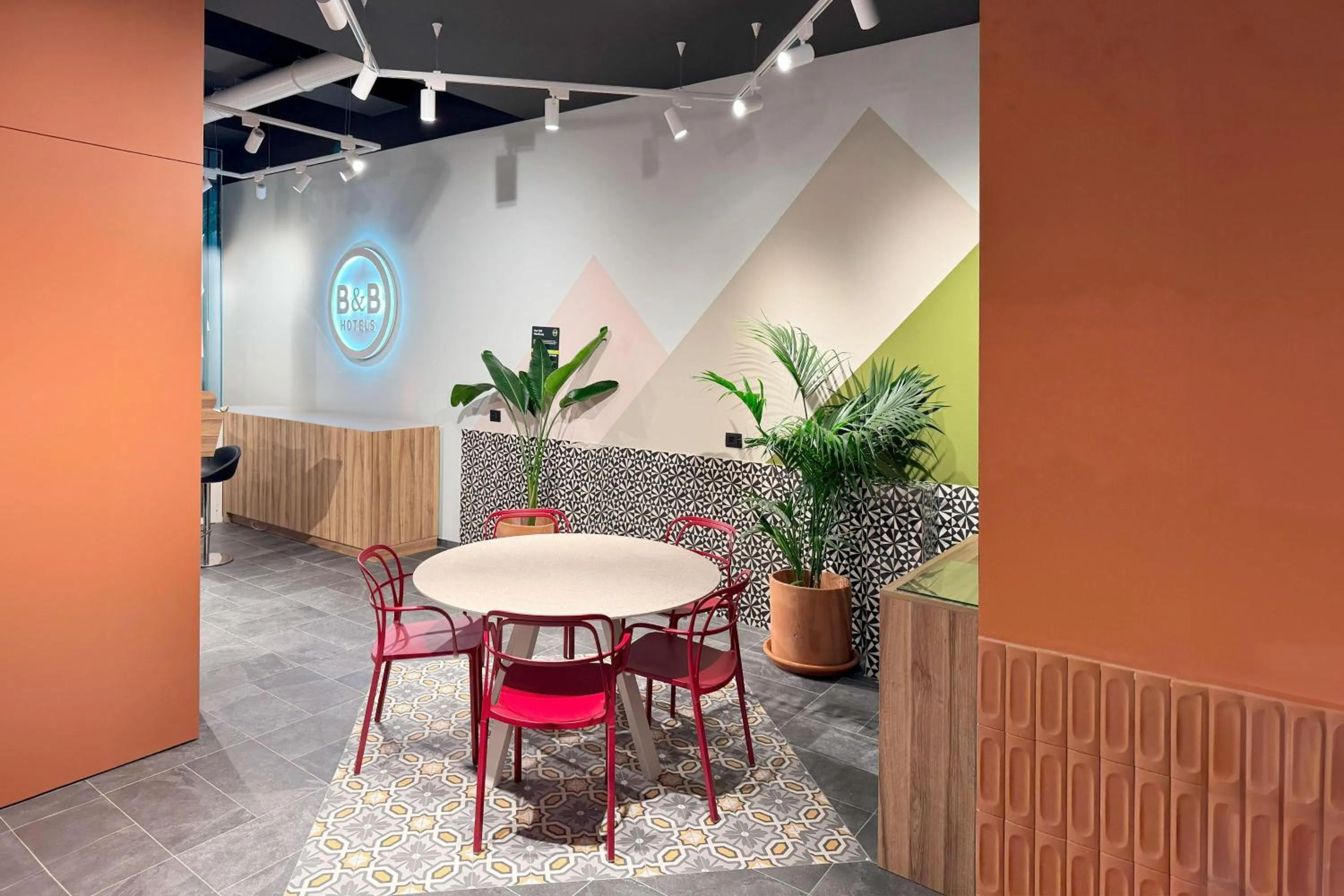 Lobby or reception in B&B HOTEL Como Baradello