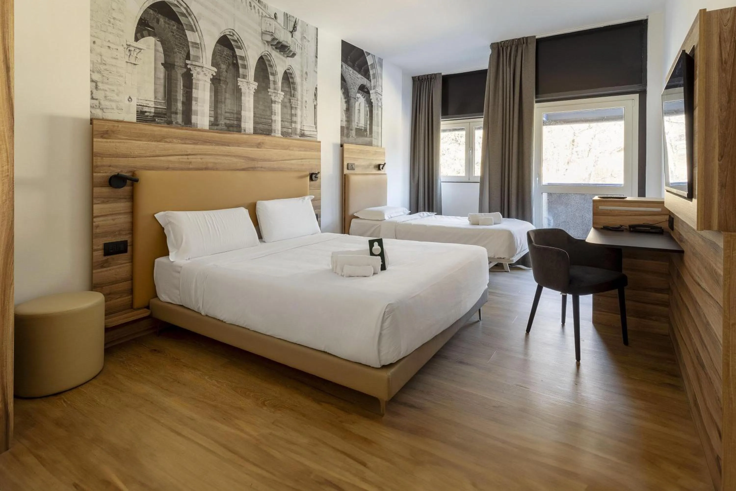 Photo of the whole room, Bed in B&B HOTEL Como Baradello