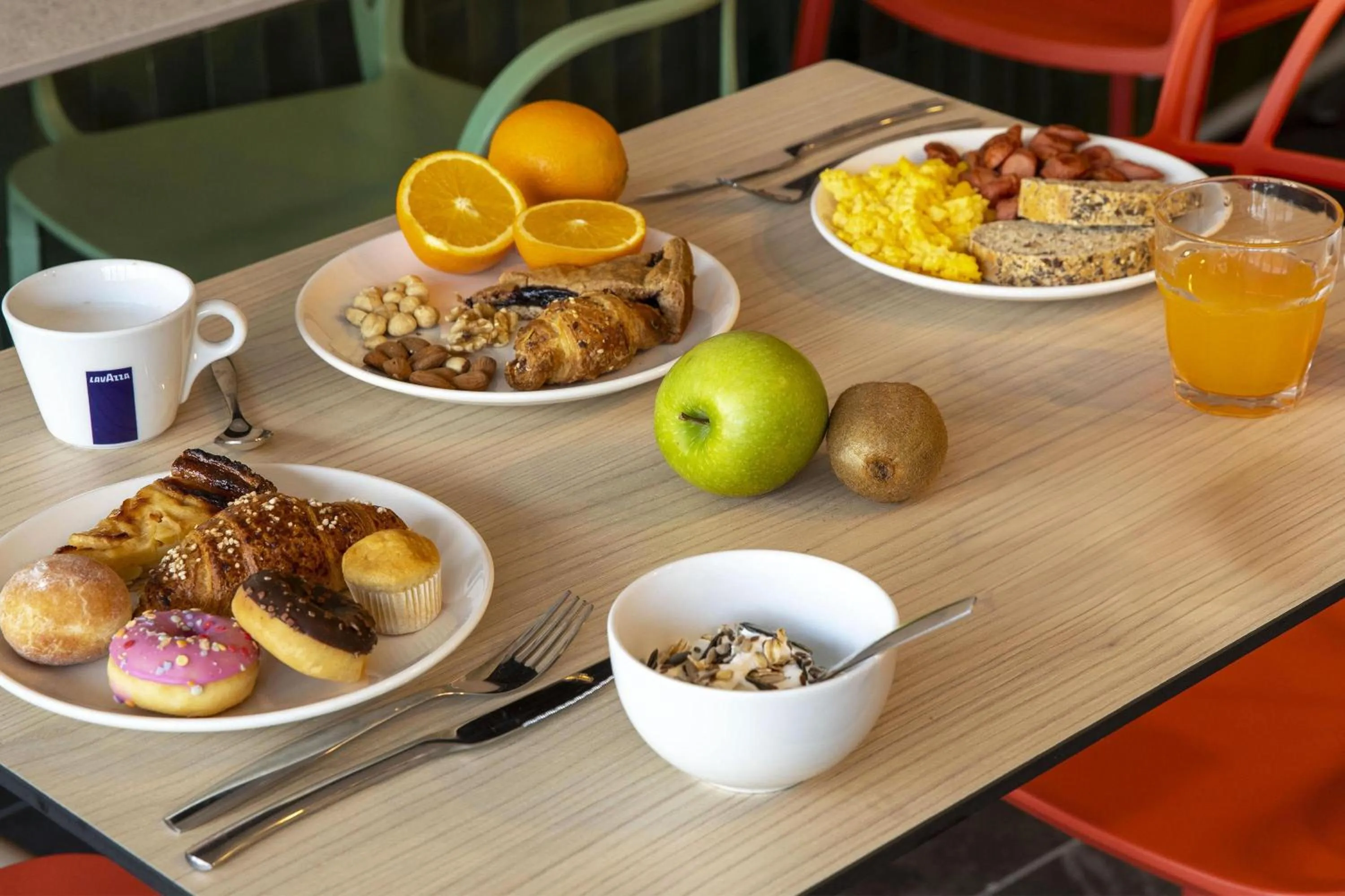 Restaurant/places to eat in B&B HOTEL Como Baradello