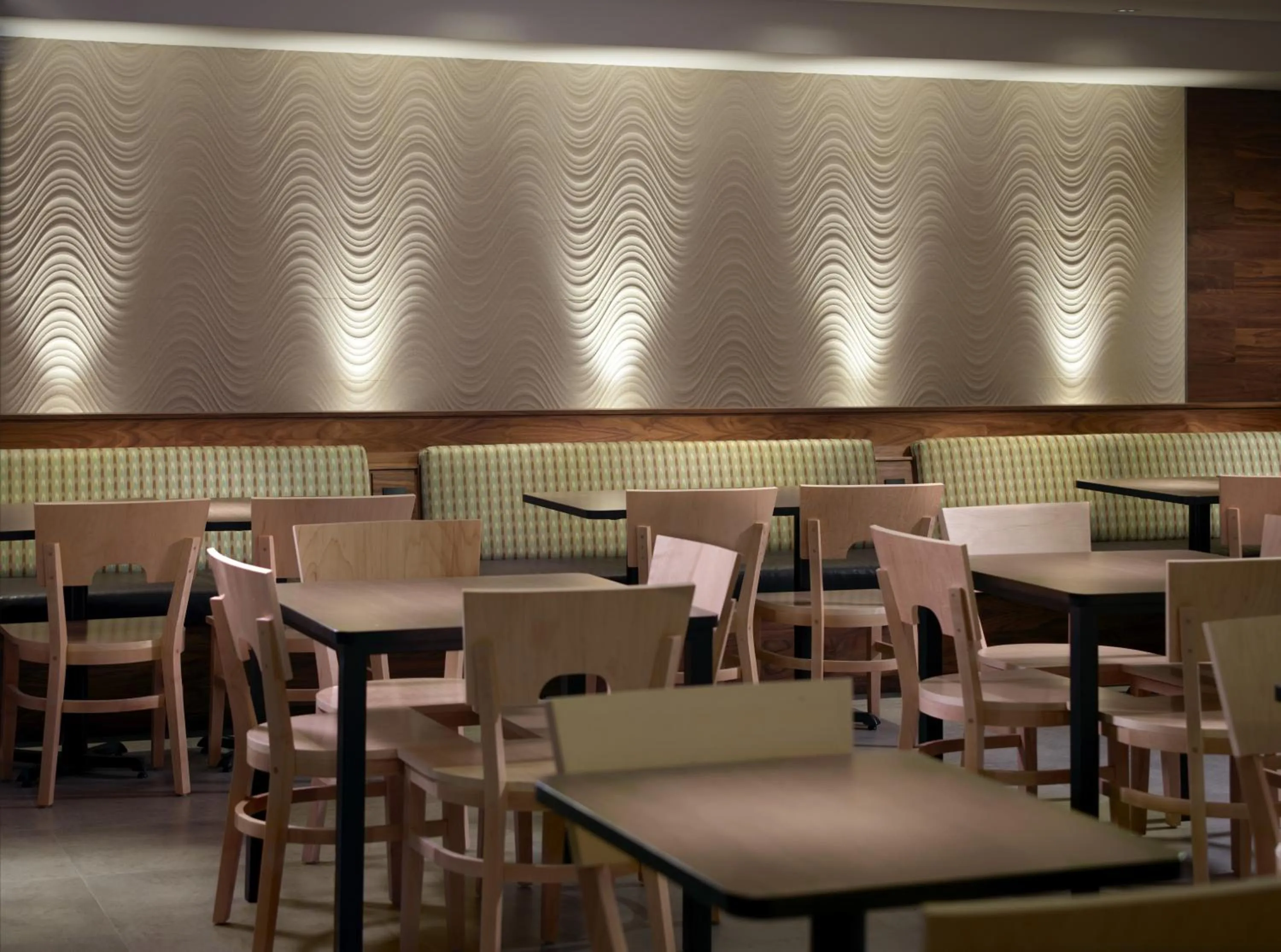 Dining area in One Saltillo Aeropuerto