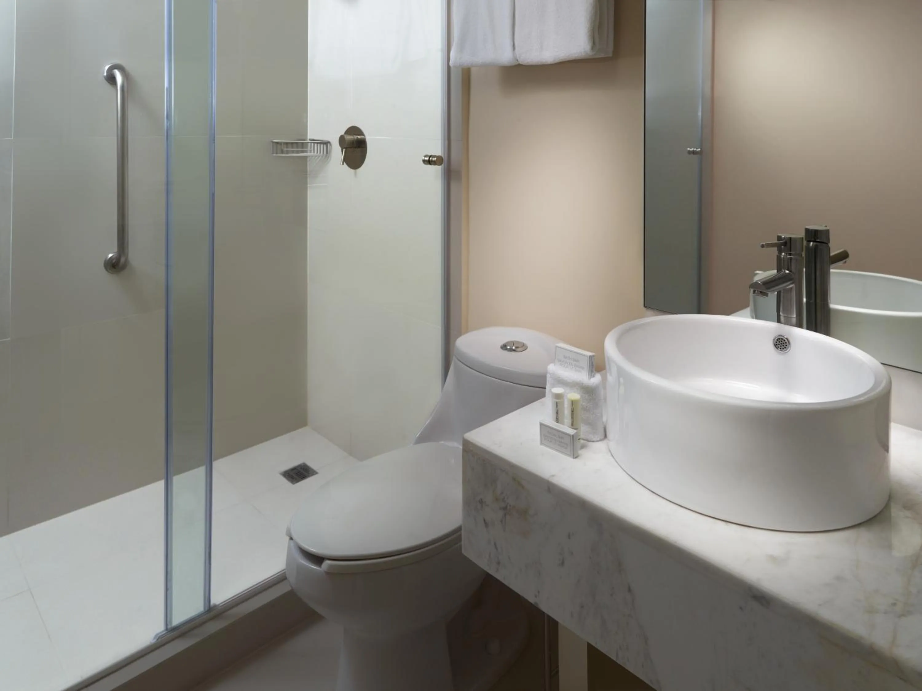 Bathroom in One Saltillo Aeropuerto