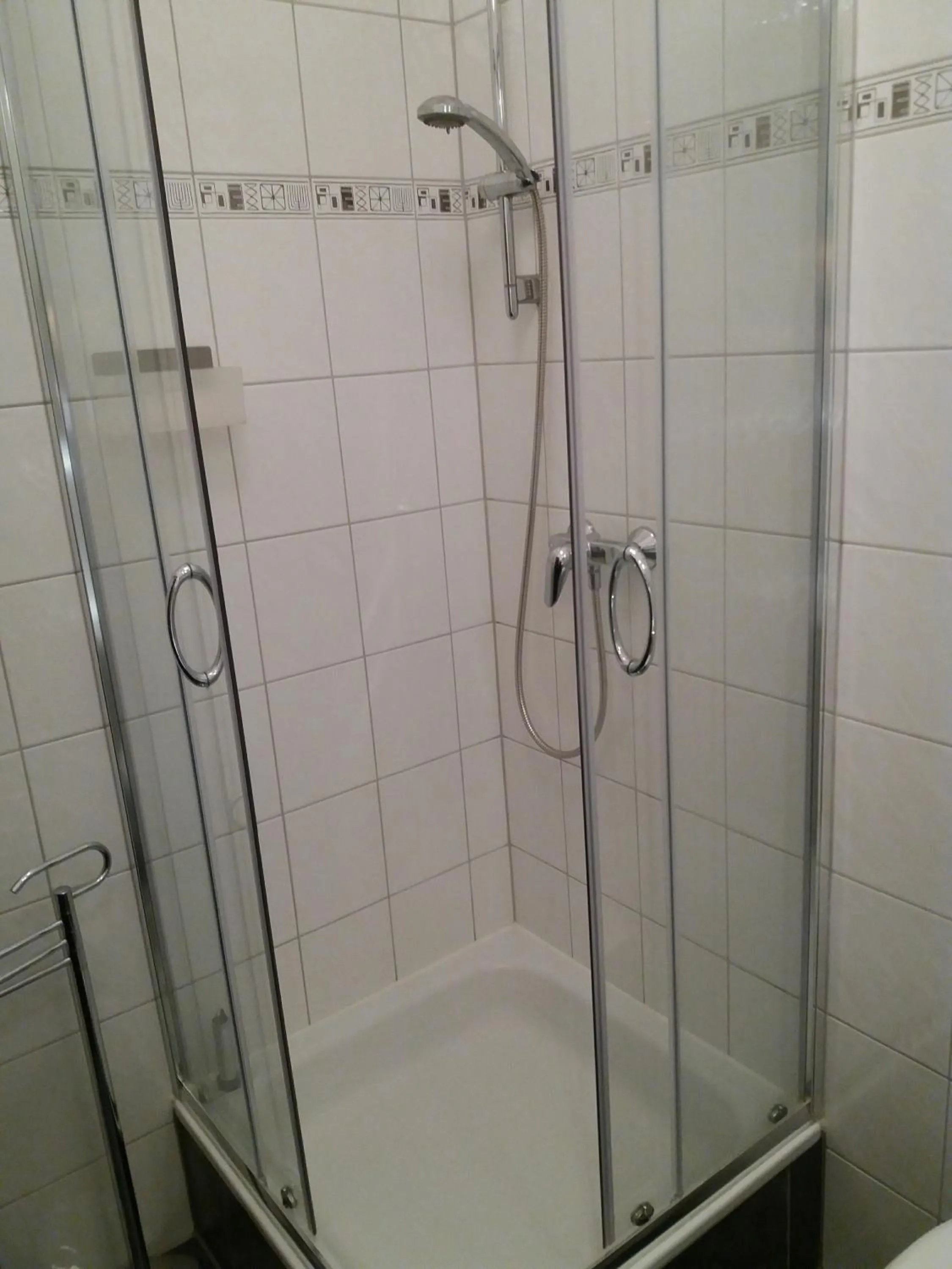 Shower in City Apartments Magdeburg