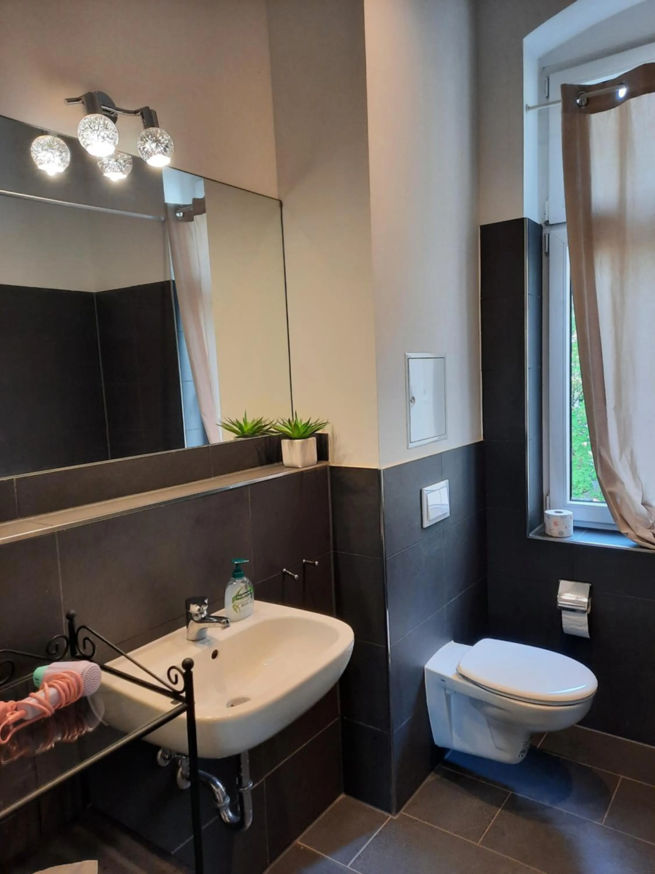 Bathroom in City Apartments Magdeburg