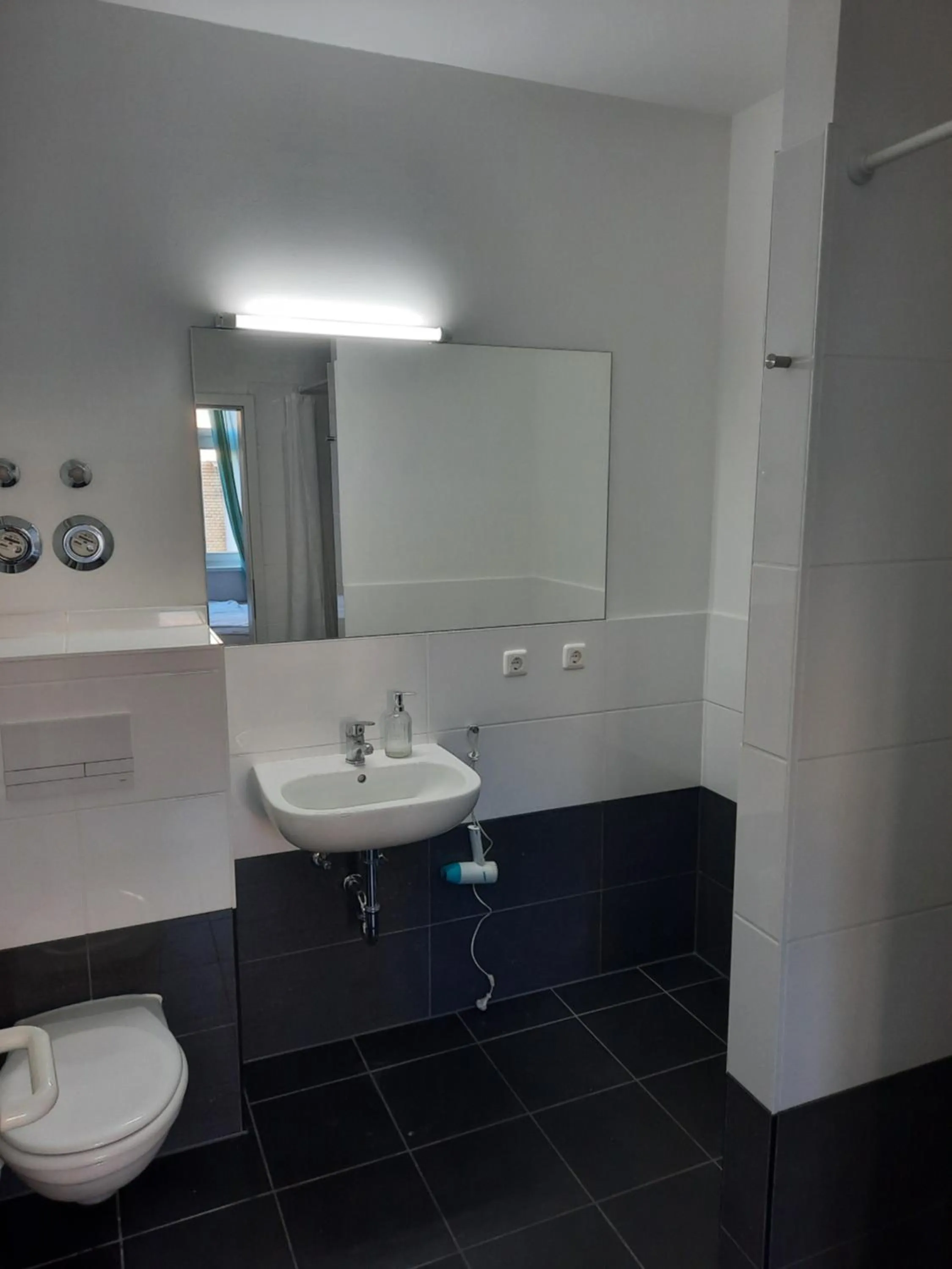 Bathroom in City Apartments Magdeburg