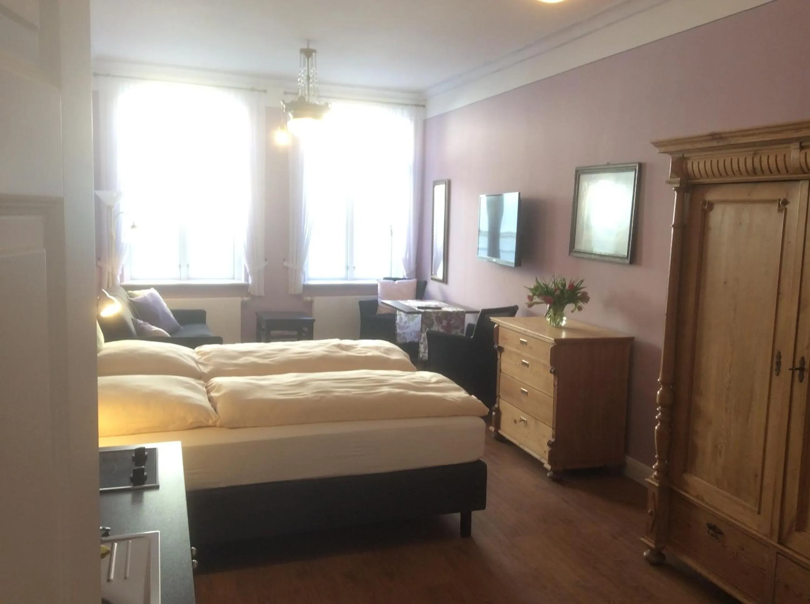 Photo of the whole room, Bed in Hugos Haus & Berthas Haus