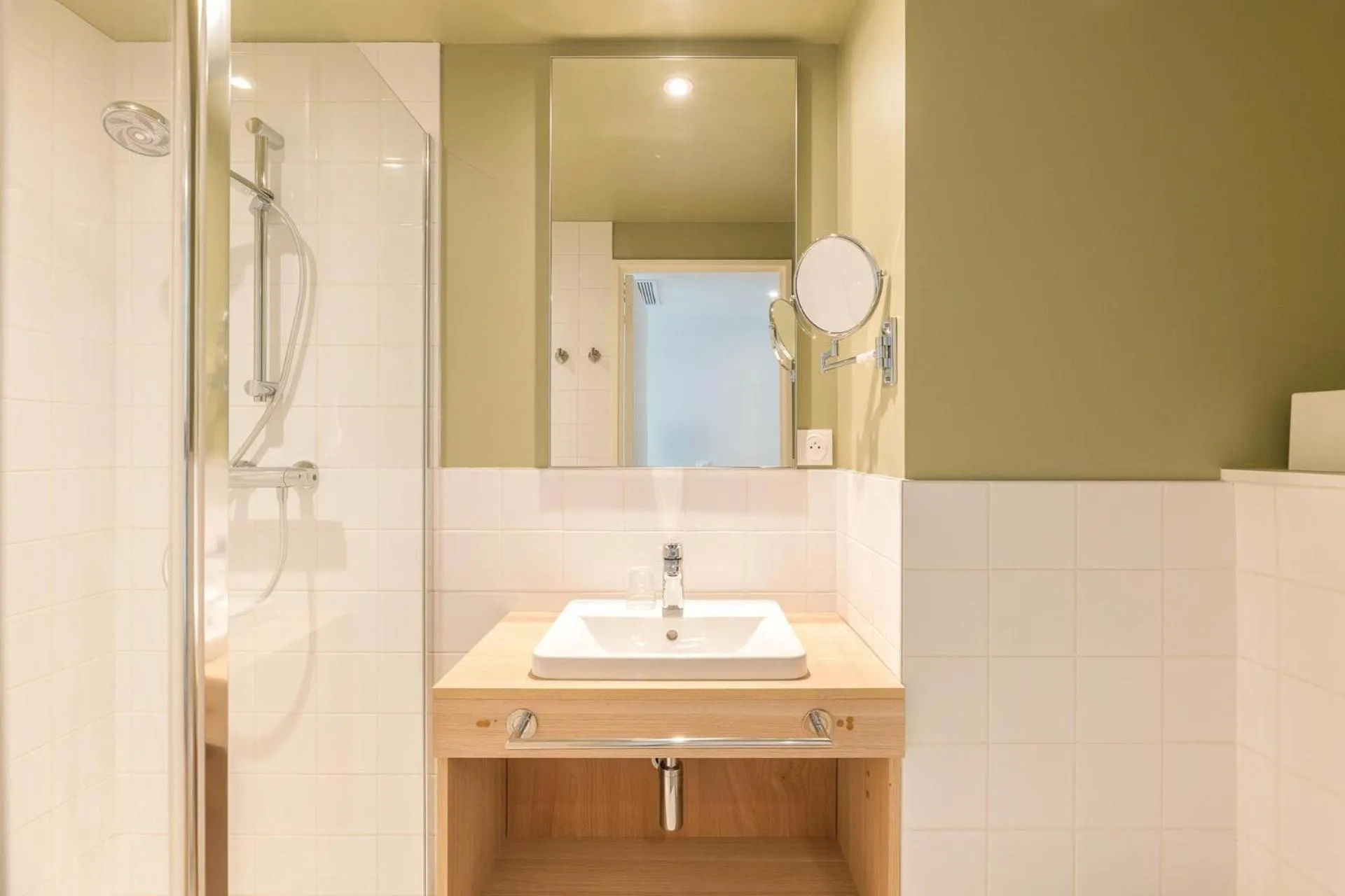 Shower in Bikube Montpellier