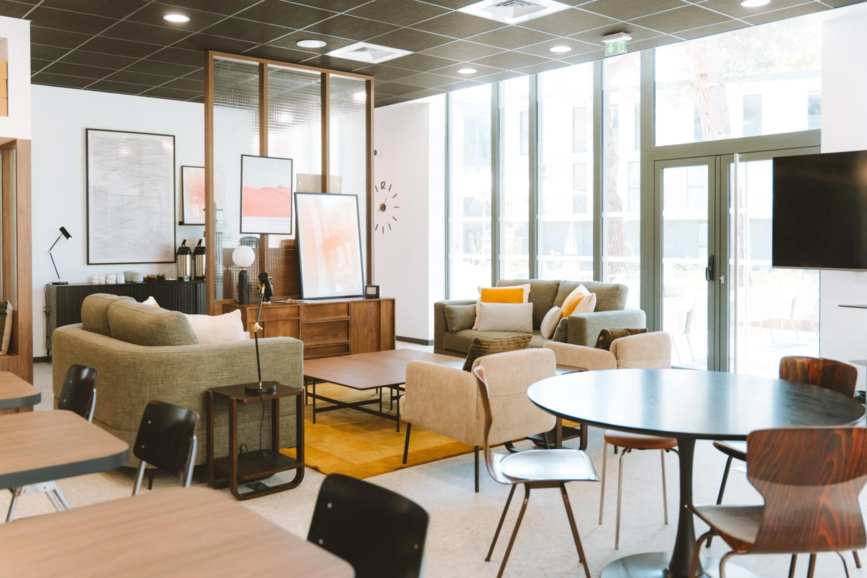 Communal lounge/ TV room in Bikube Montpellier