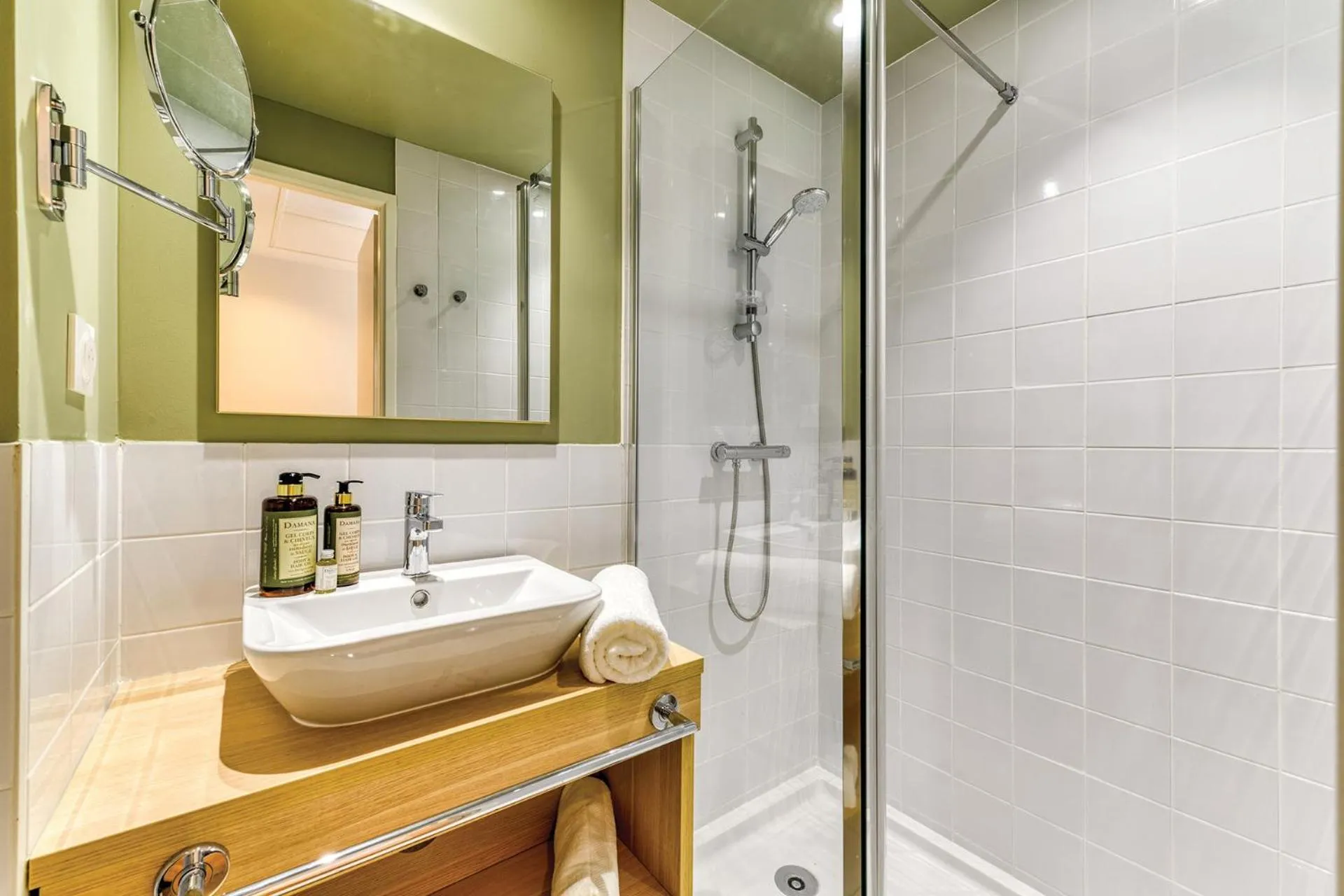 Bathroom in Bikube Montpellier