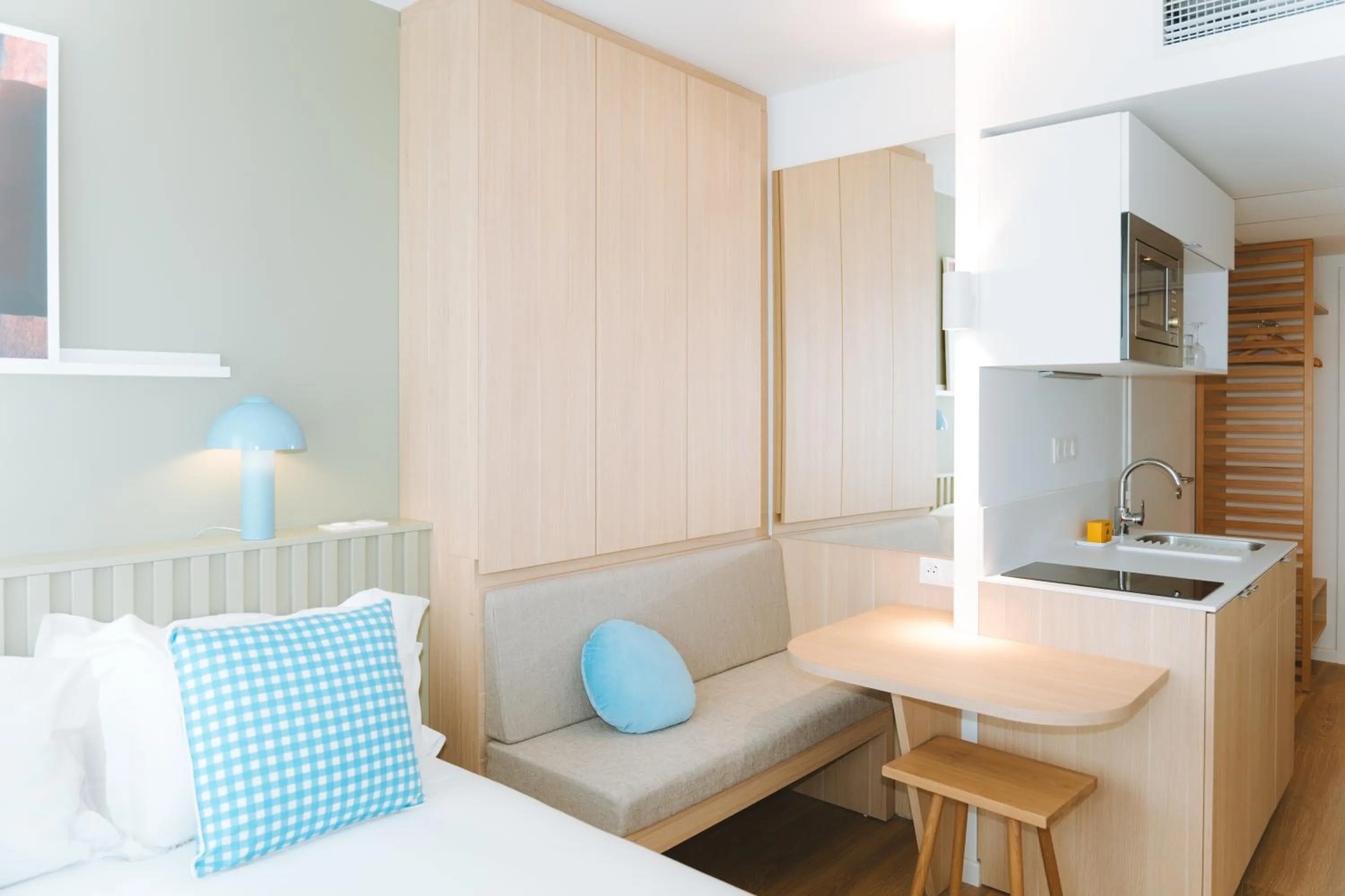 Kitchen or kitchenette, Bed in Bikube Montpellier