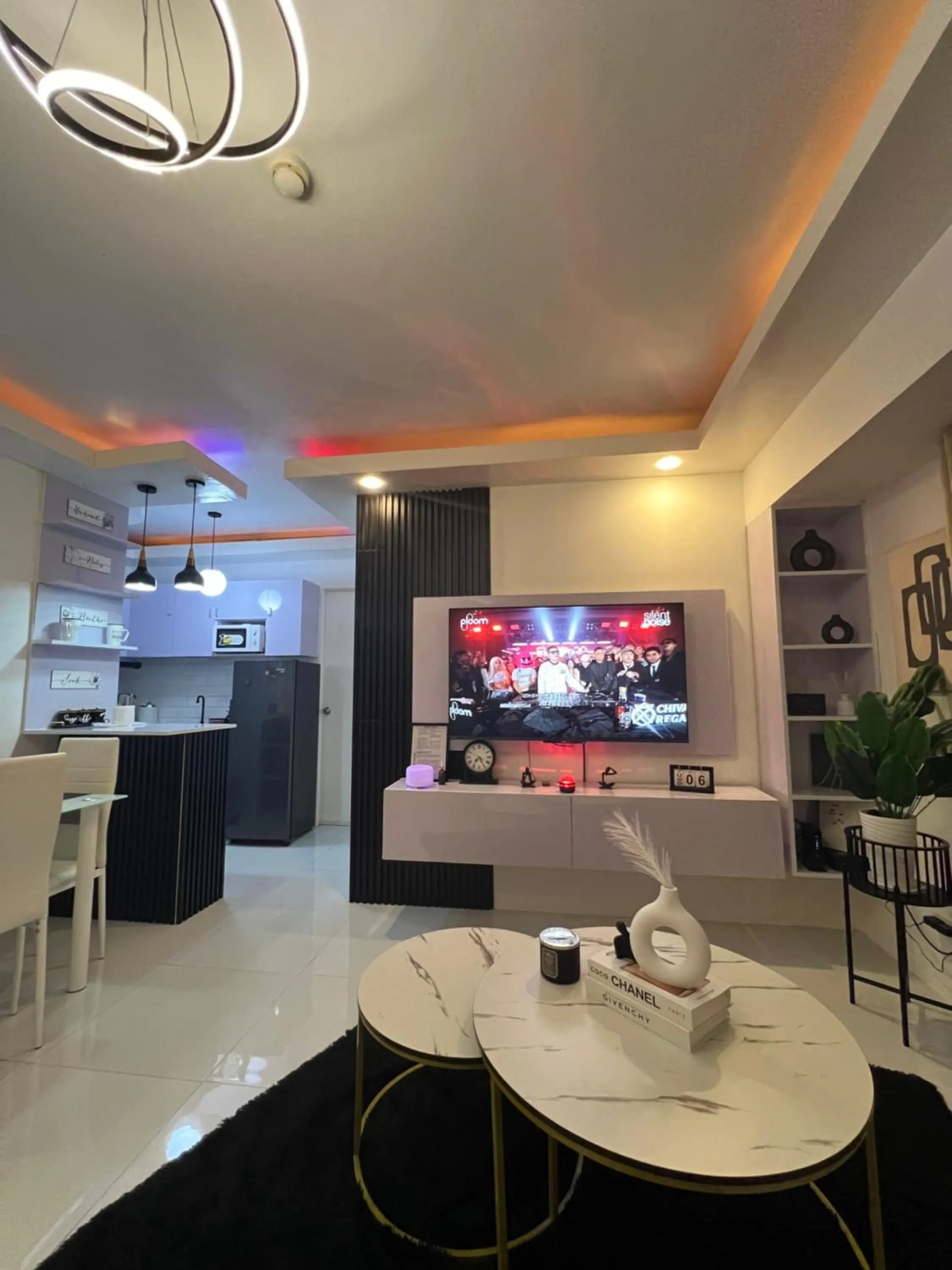 LUCKY 7 Suites