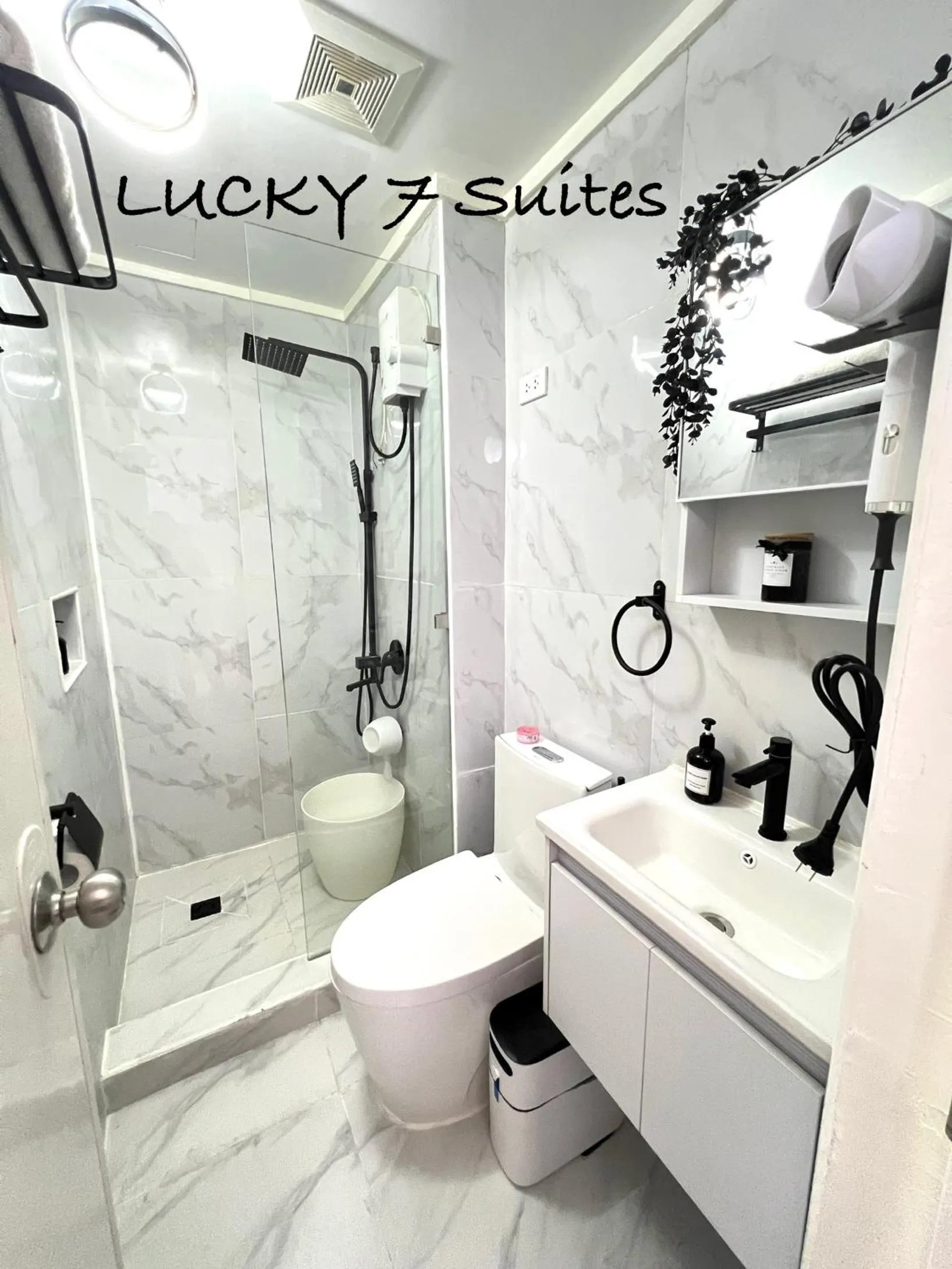 LUCKY 7 Suites