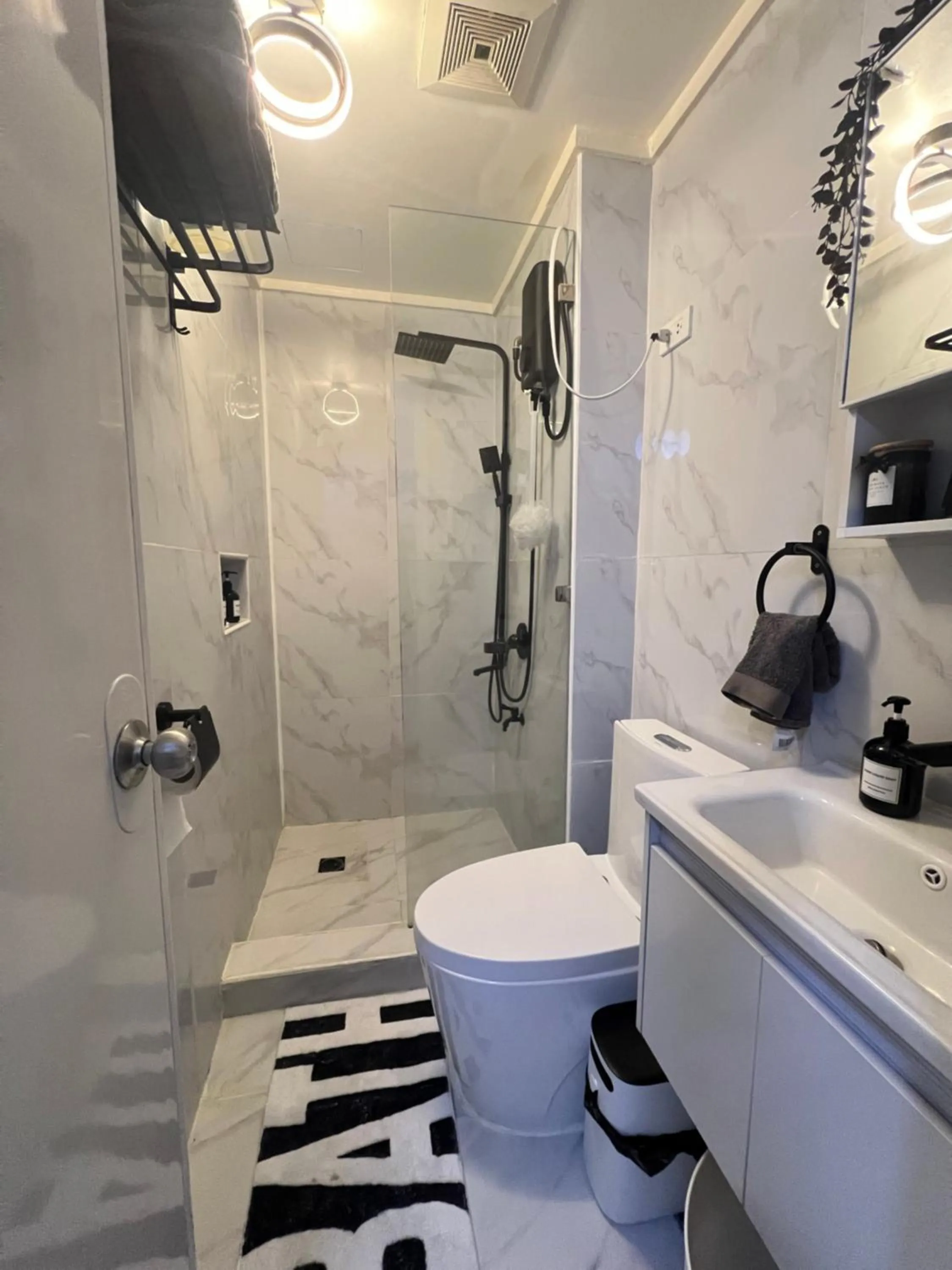 LUCKY 7 Suites