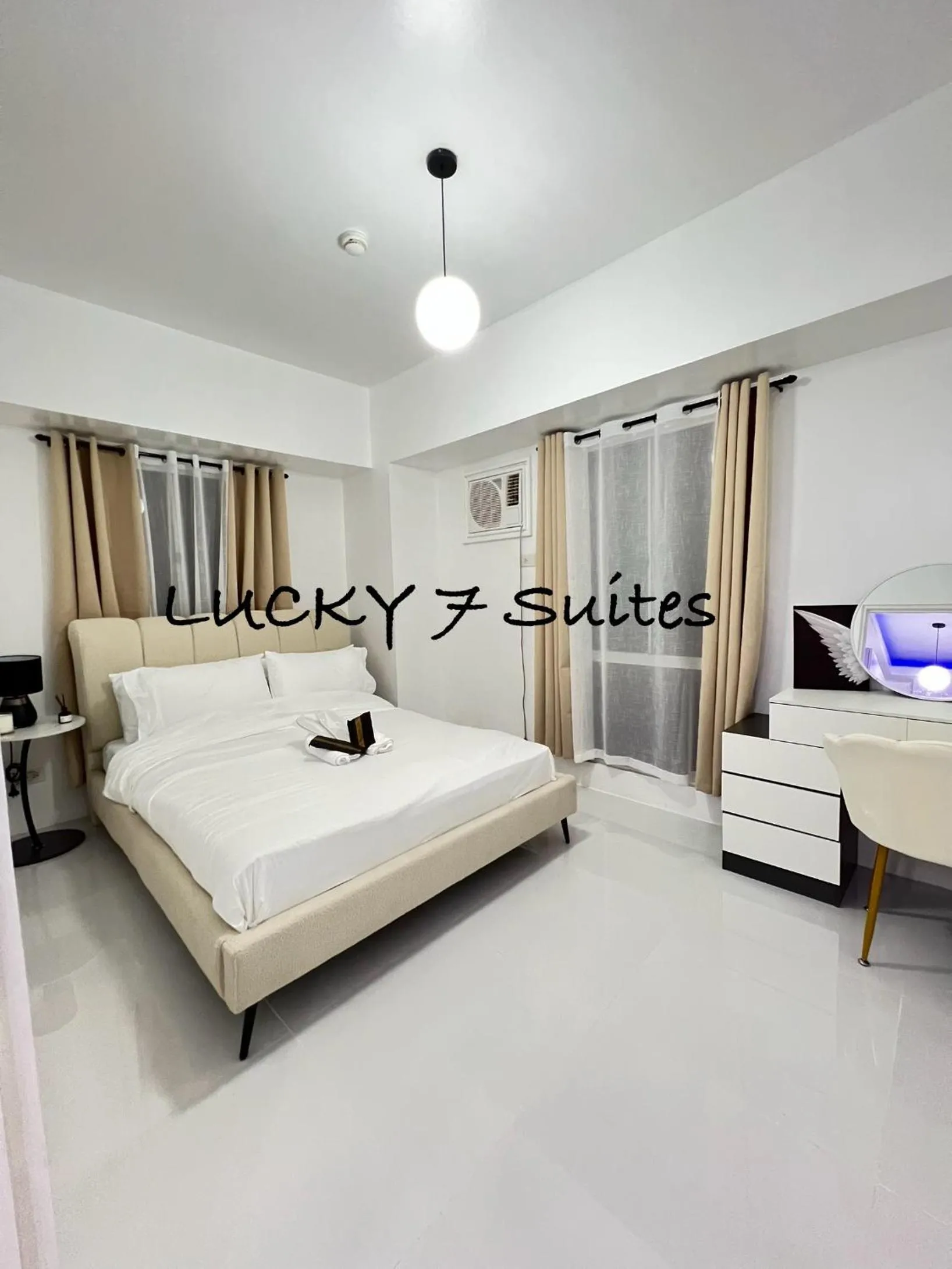 Bed in LUCKY 7 Suites