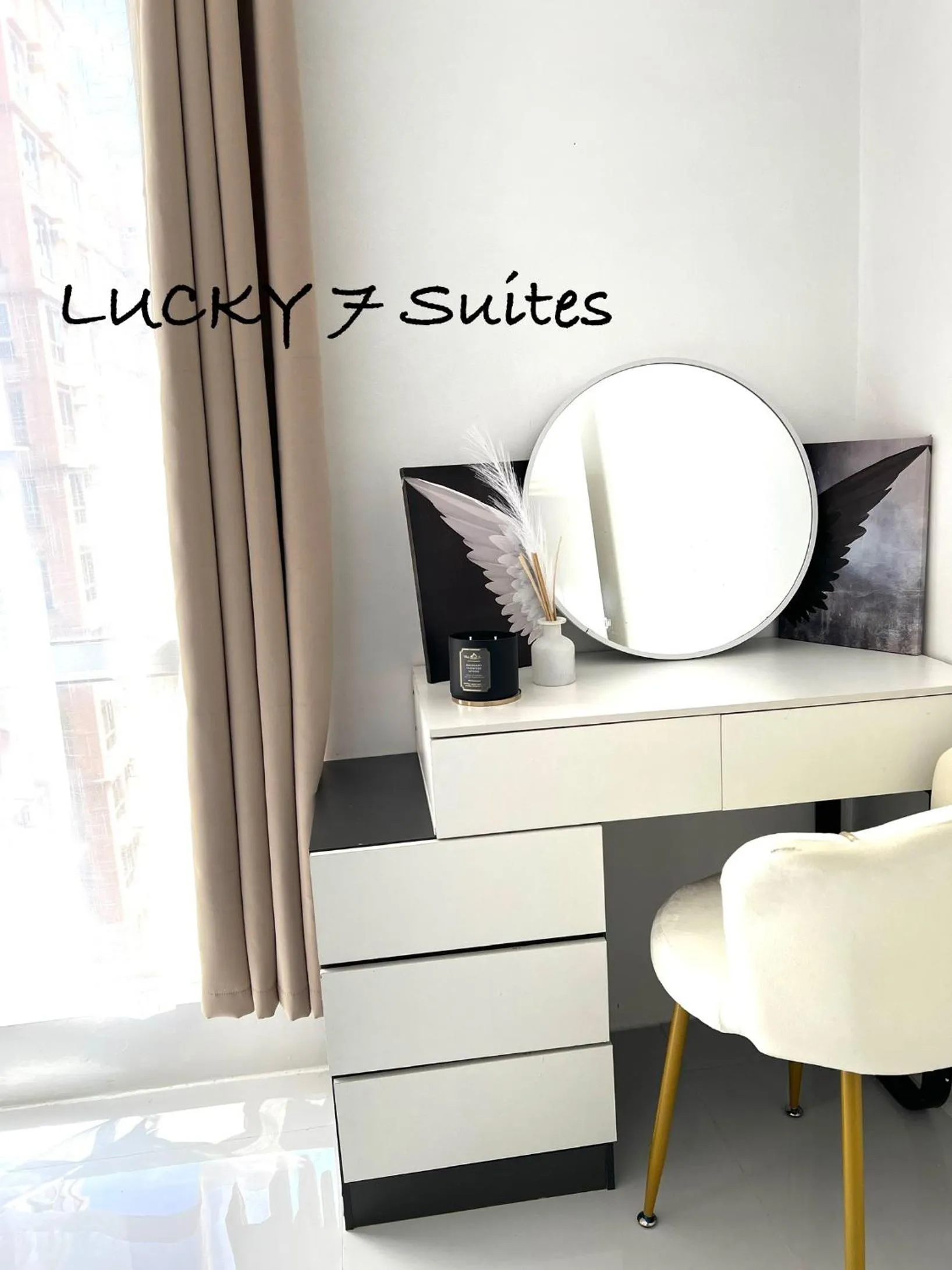 LUCKY 7 Suites