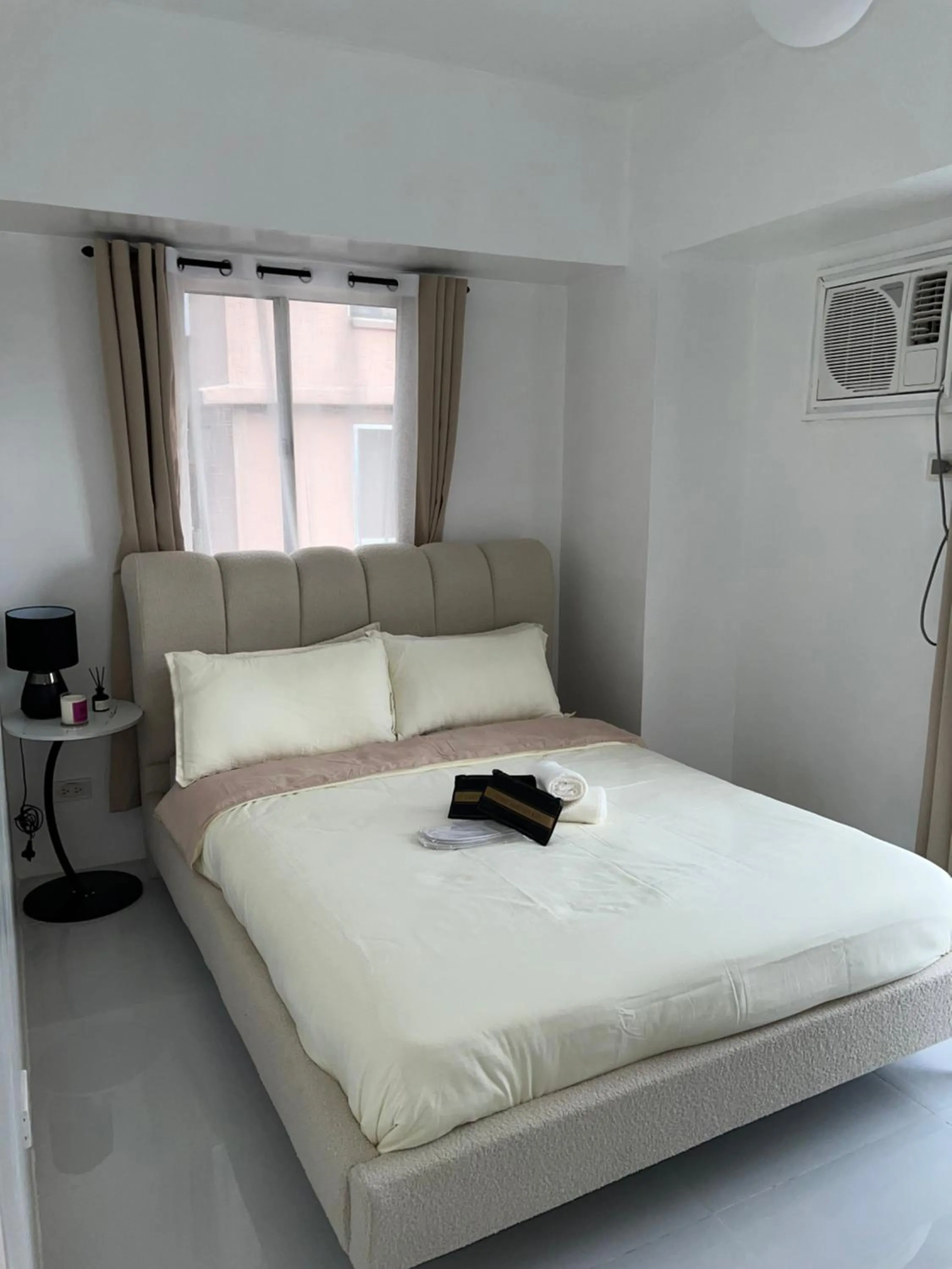 Bed in LUCKY 7 Suites