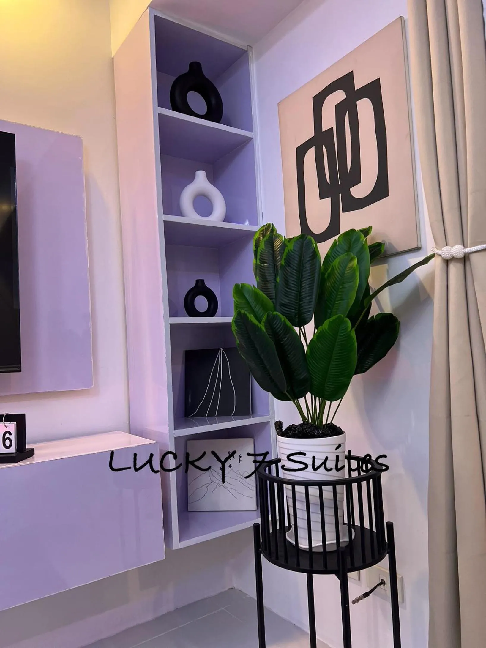 LUCKY 7 Suites