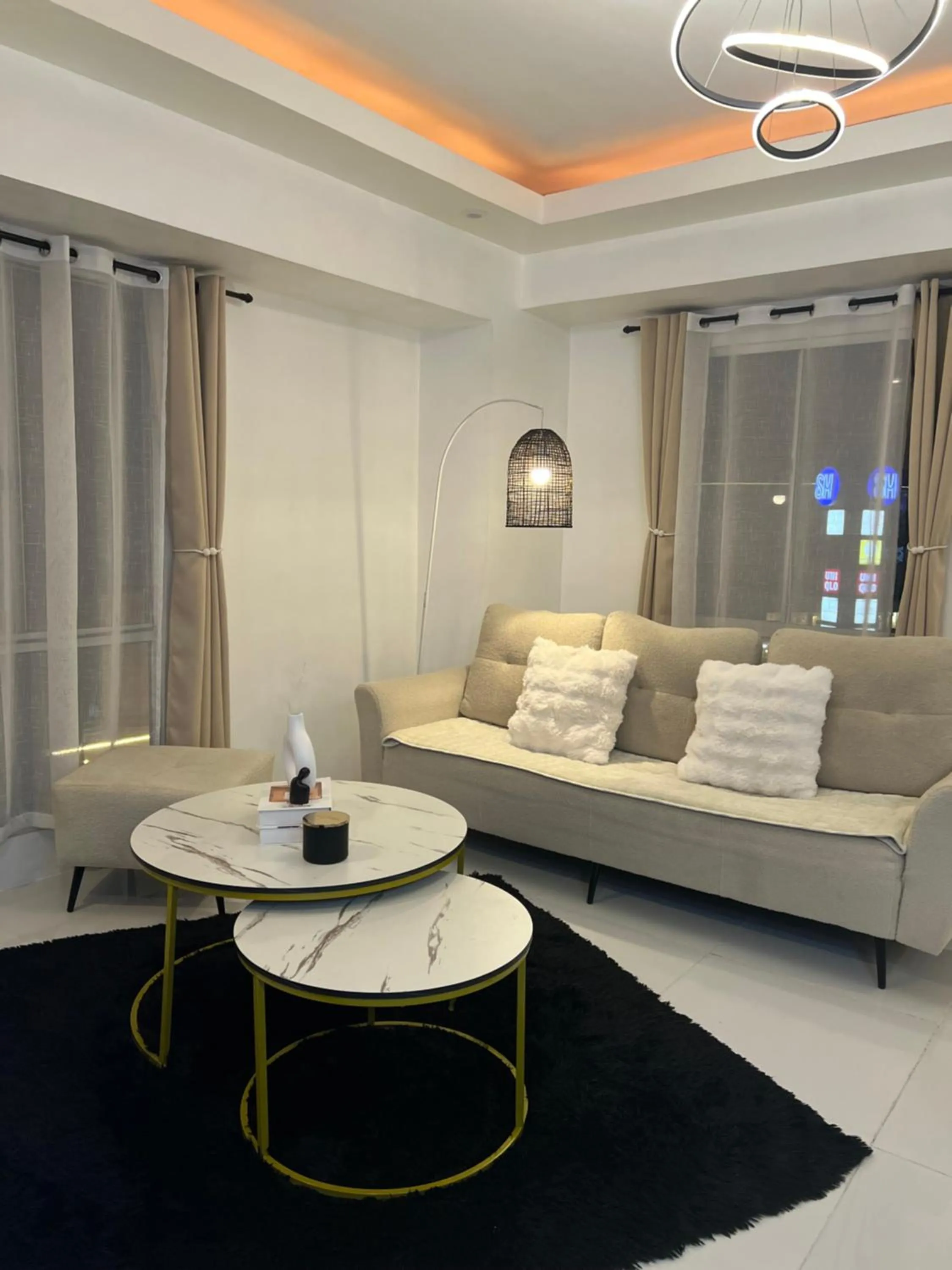 LUCKY 7 Suites
