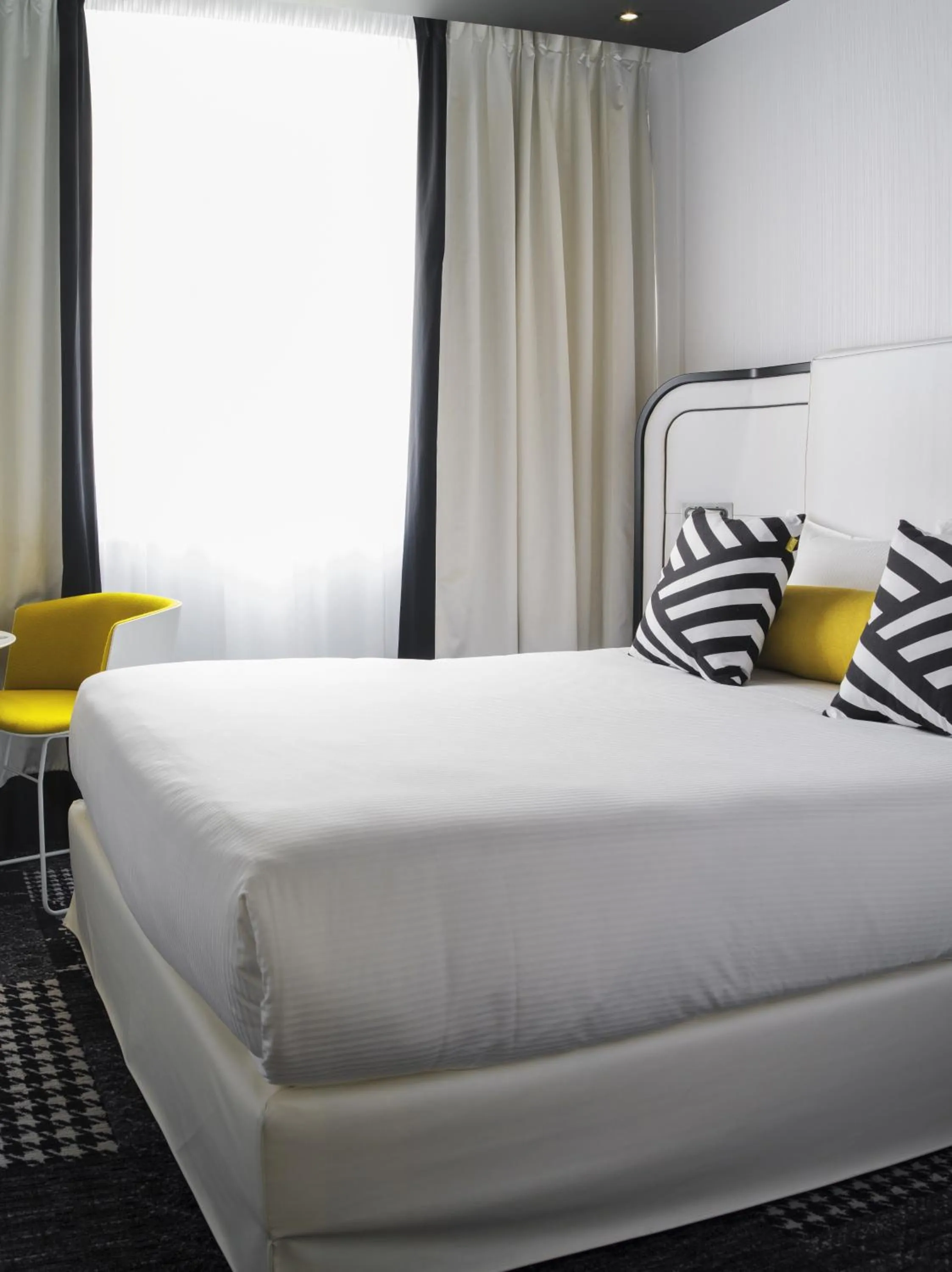 Bed in Hotel Ekta Champs Elysées