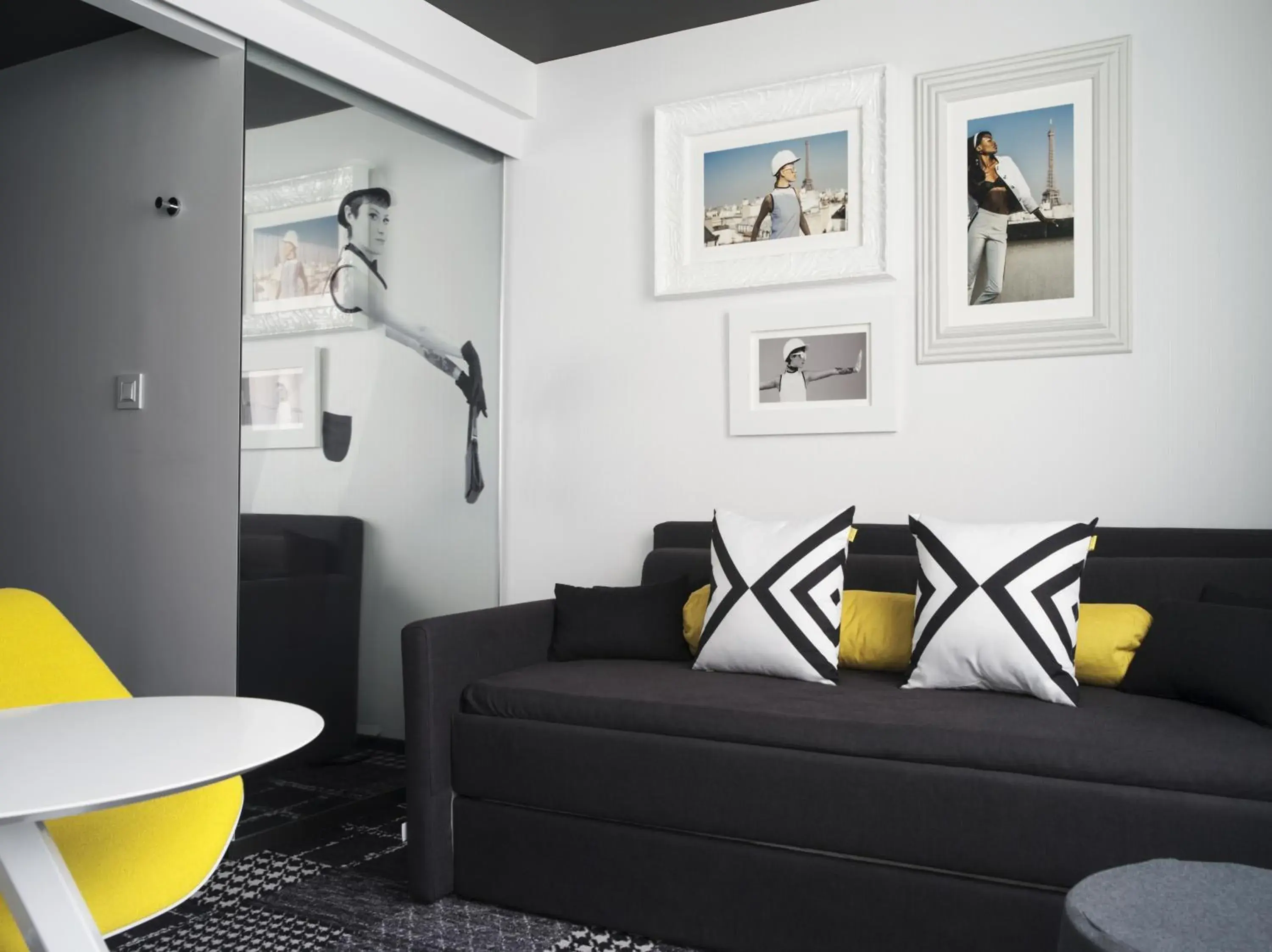 Living room in Hotel Ekta Champs Elysées Living room in Hotel Ekta Champs Elysées