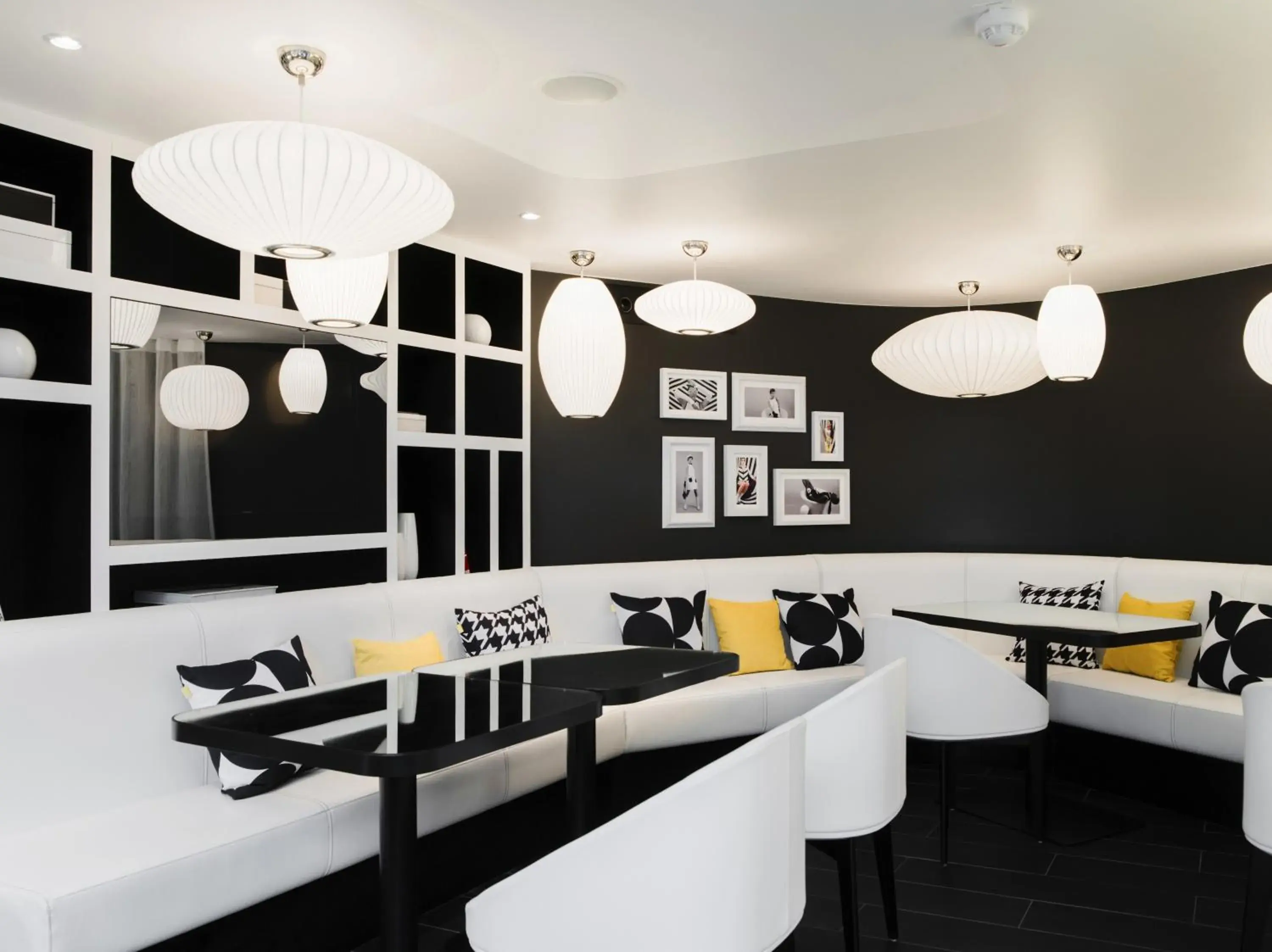 Restaurant/places to eat in Hotel Ekta Champs Elysées Restaurant/places to eat in Hotel Ekta Champs Elysées