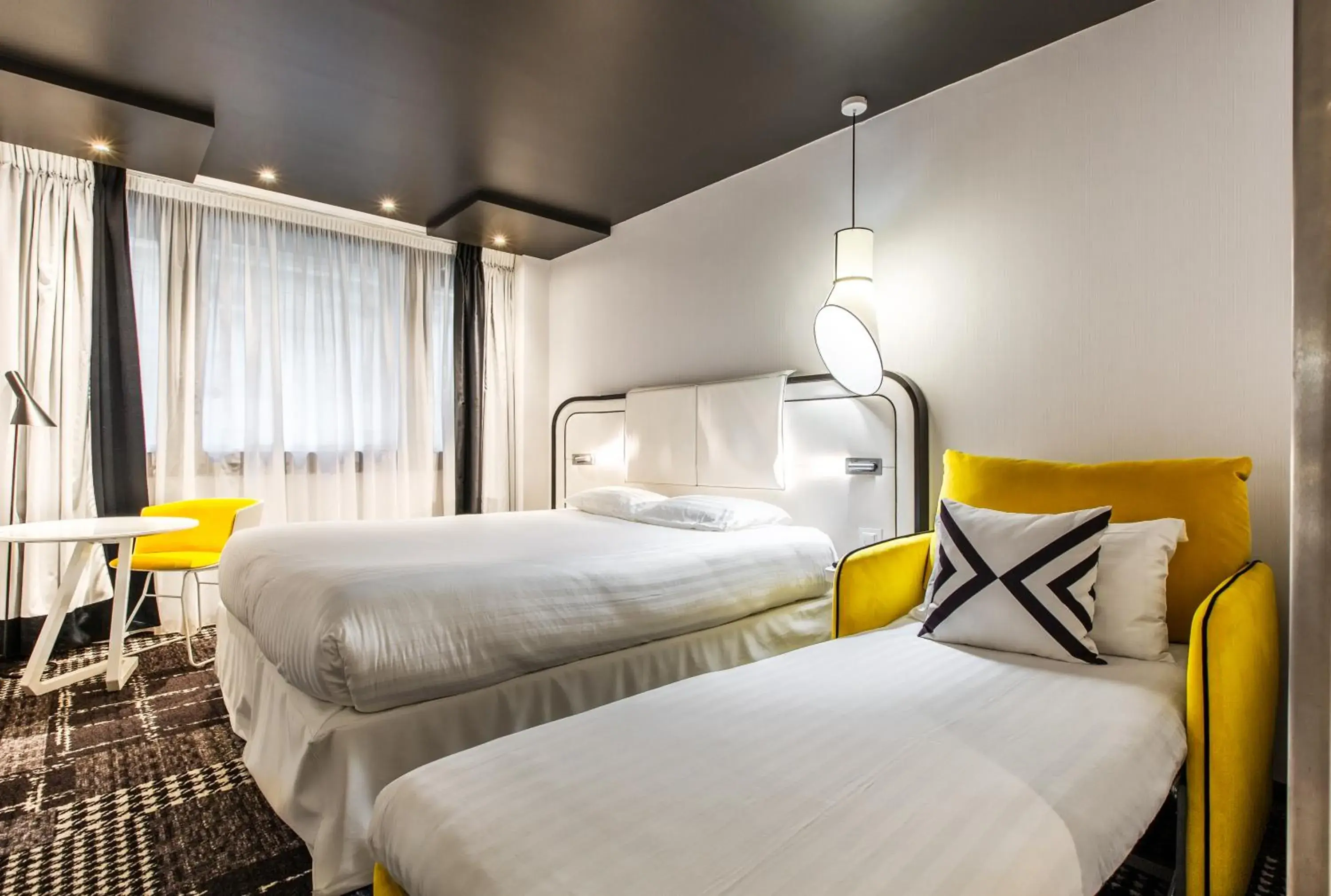 Deluxe Triple Room in Hotel Ekta Champs Elysées Deluxe Triple Room in Hotel Ekta Champs Elysées