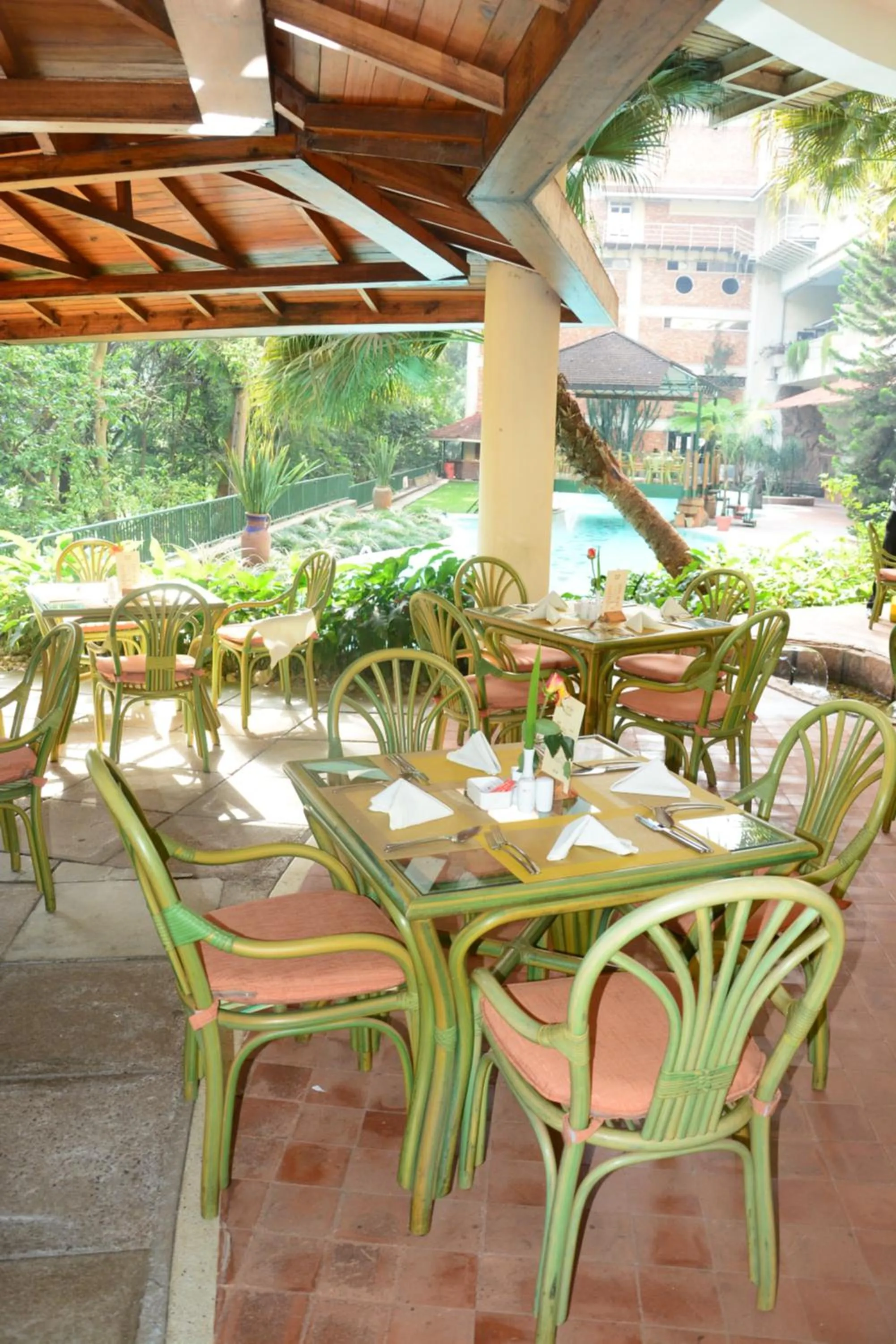 Restaurant/places to eat in Golf Course Hotel