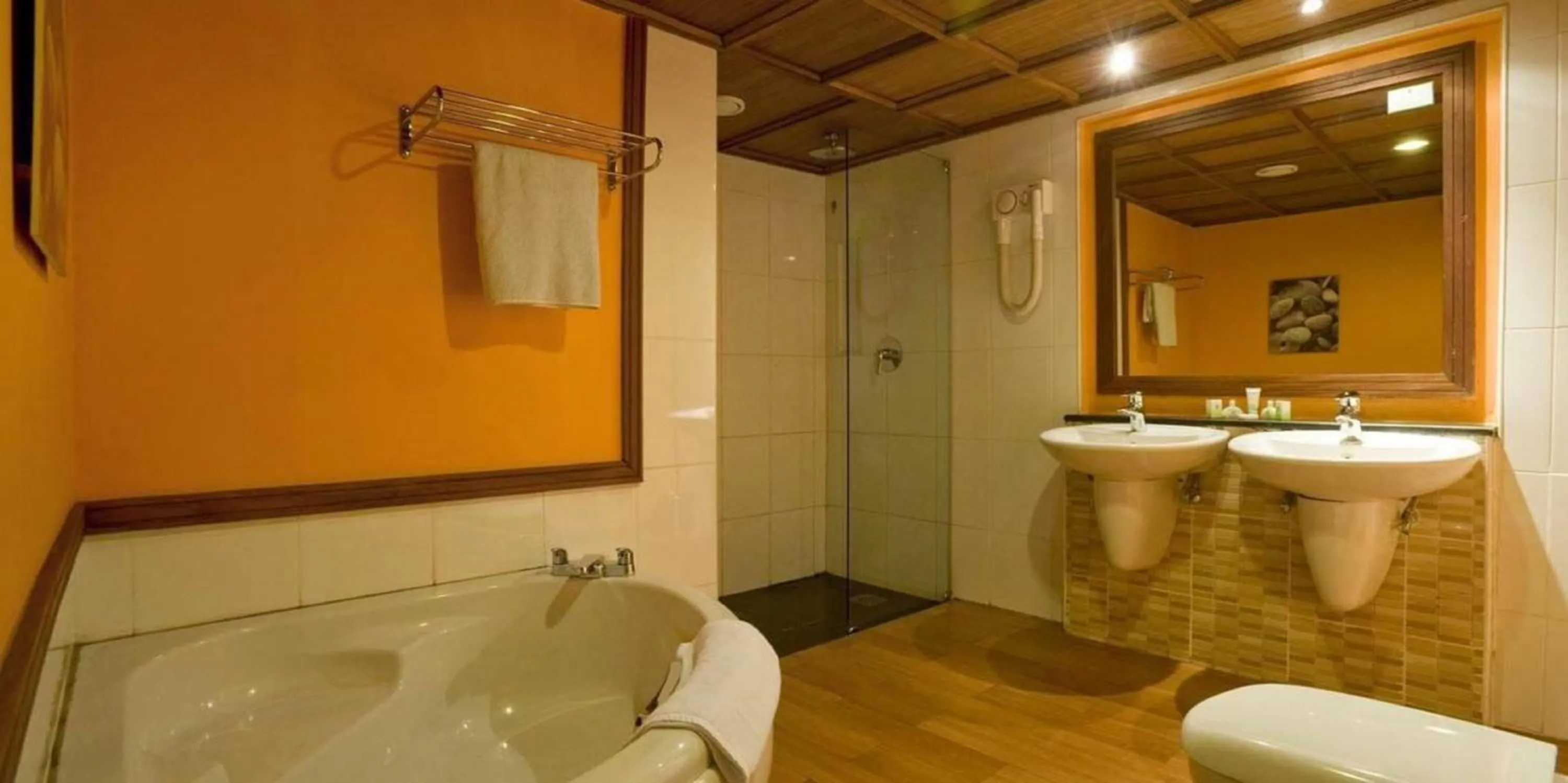 Bathroom in Golf Course Hotel