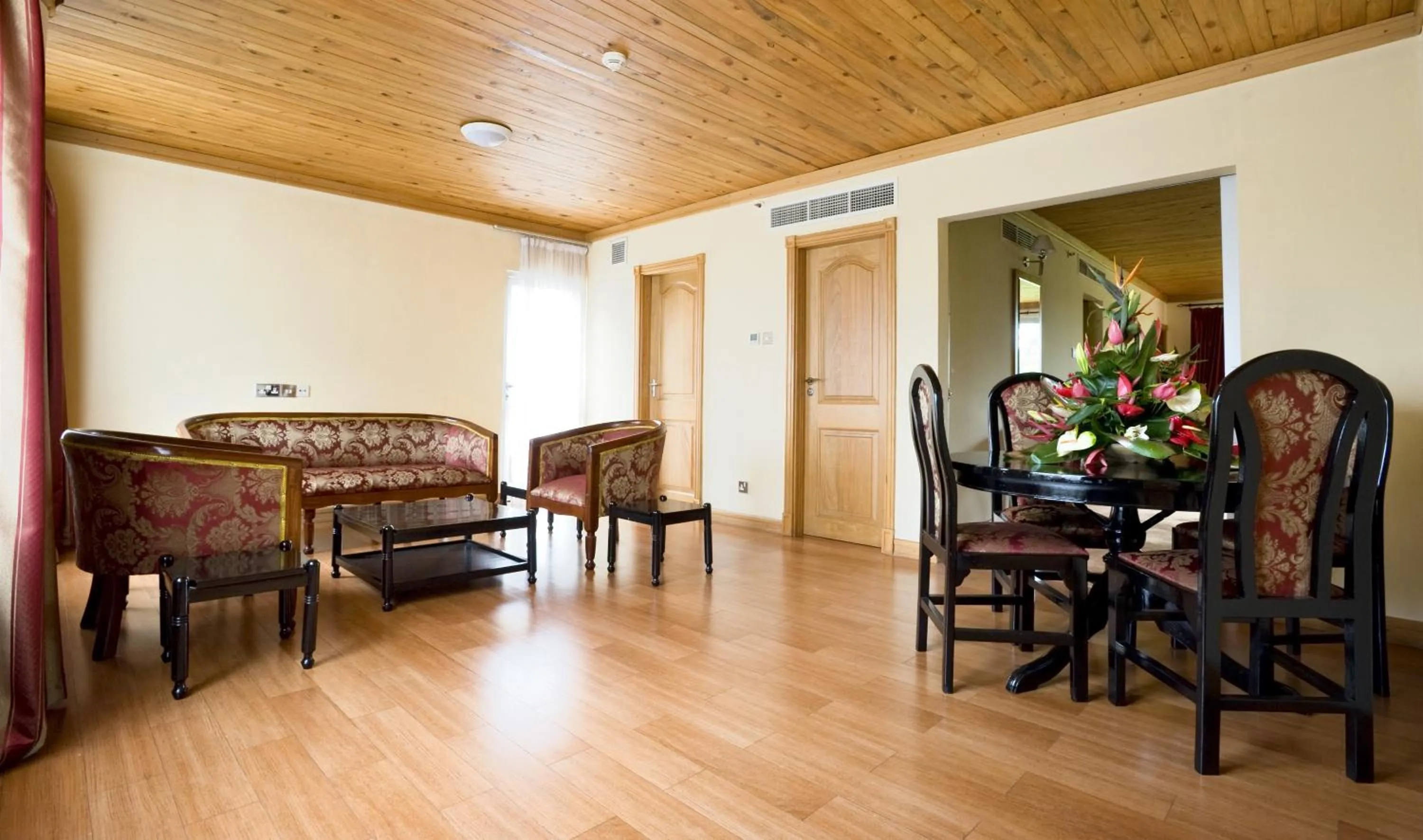 Living room in Golf Course Hotel