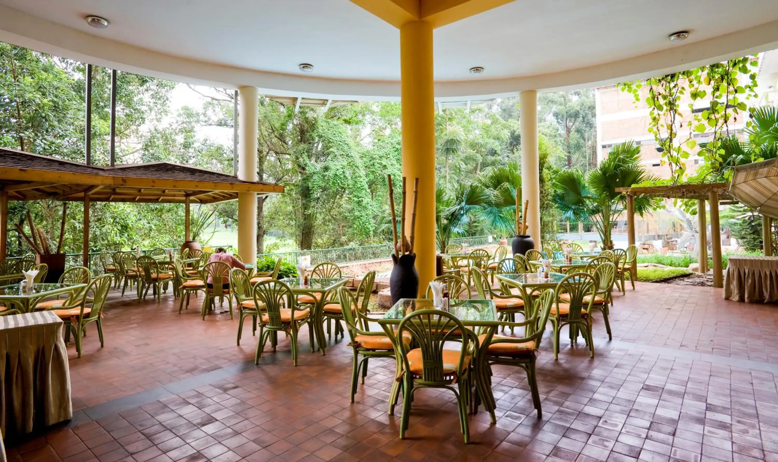 Restaurant/places to eat in Golf Course Hotel Restaurant/places to eat in Golf Course Hotel
